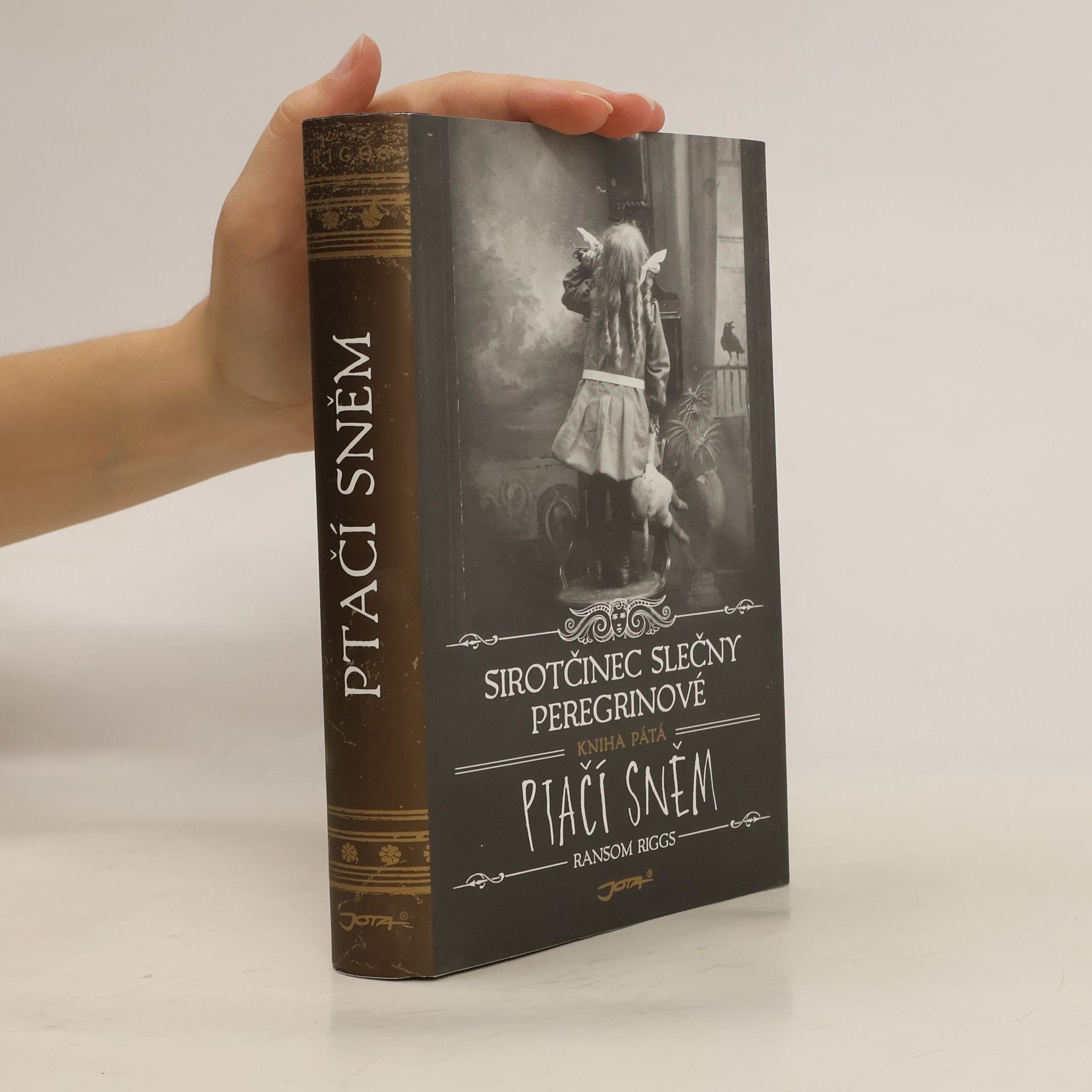 Ransom Riggs Sirotčinec slečny Peregrinové. Kniha pátá, Ptačí sněm