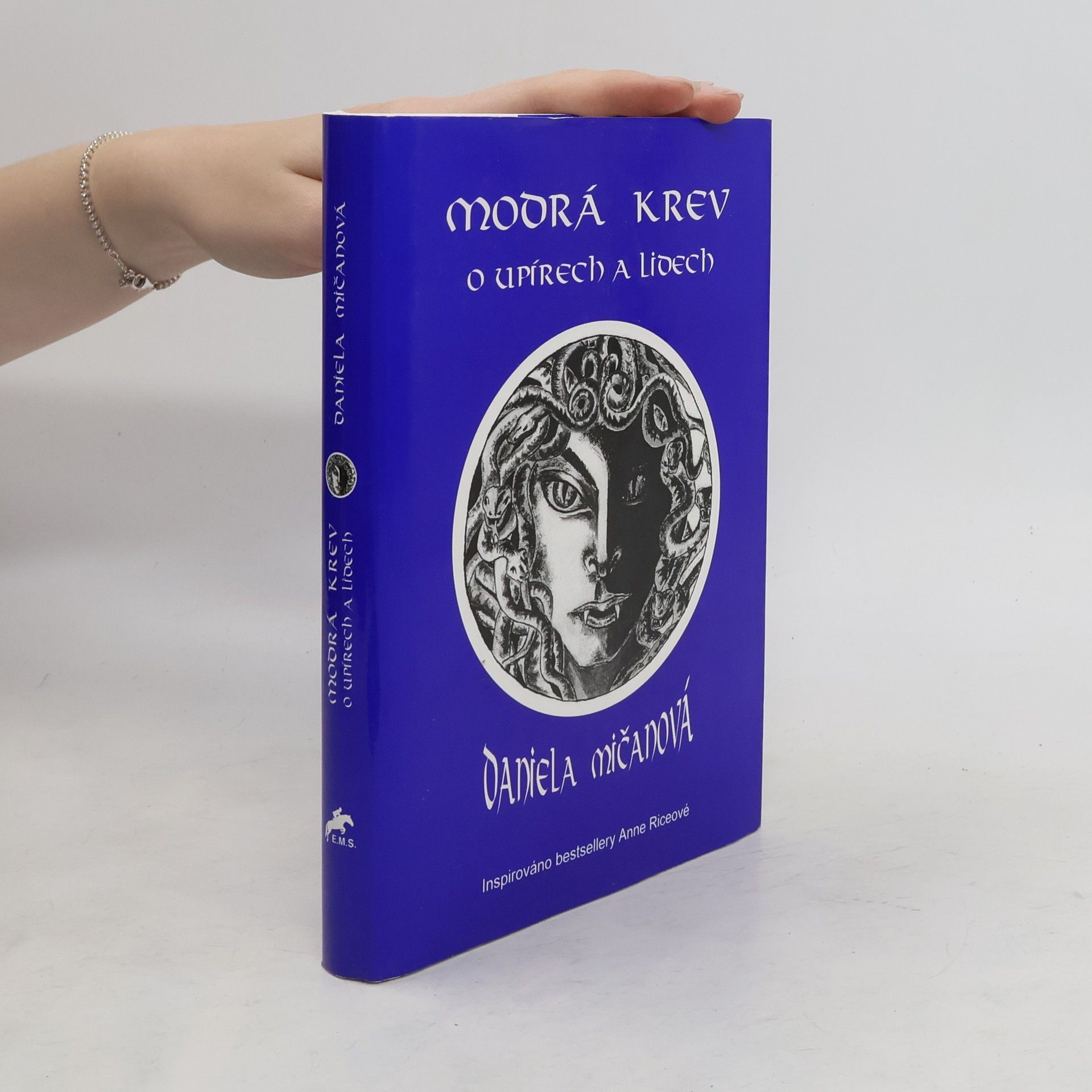 Daniela Mičanová Modrá krev. O upírech a lidech