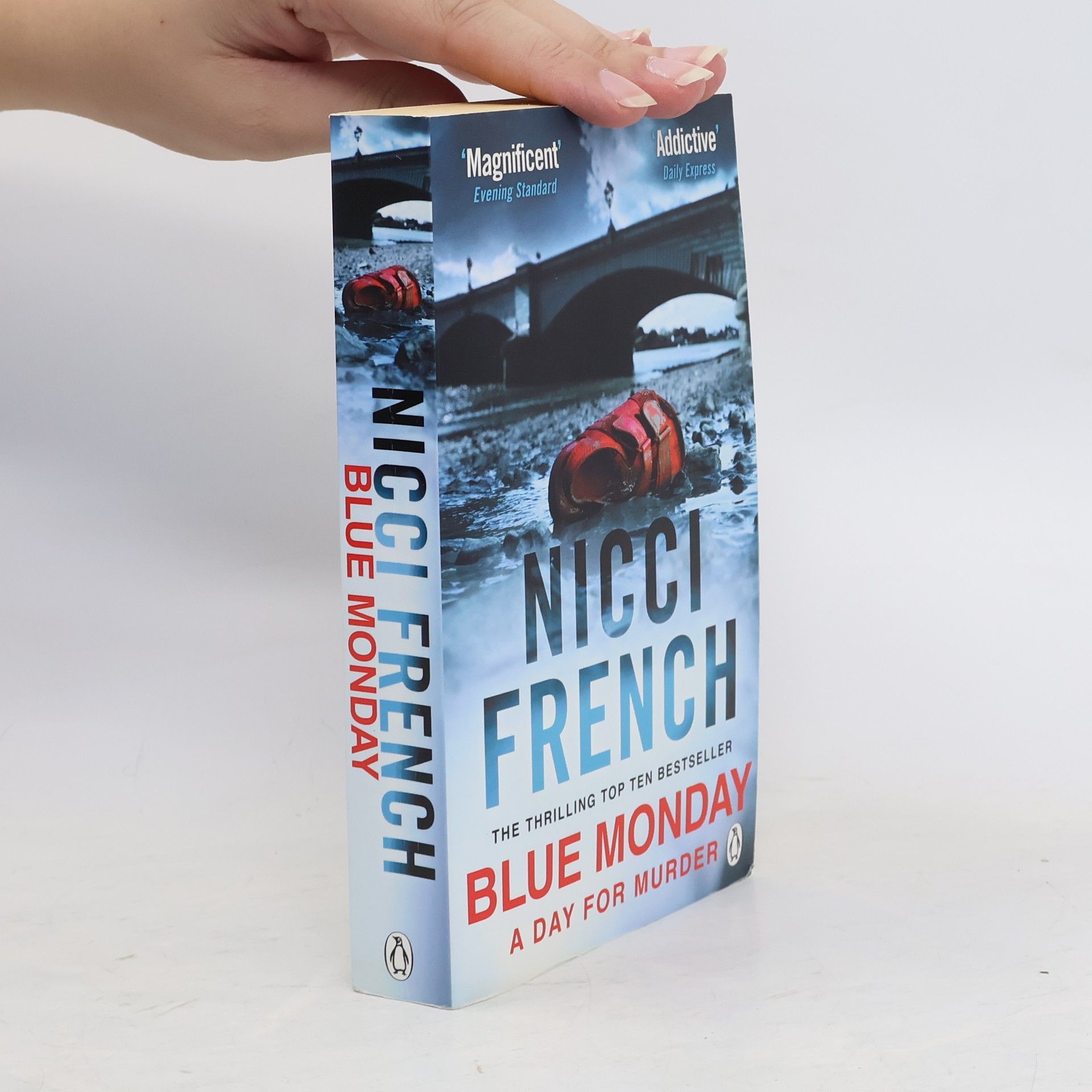 Nicci French Blue Monday