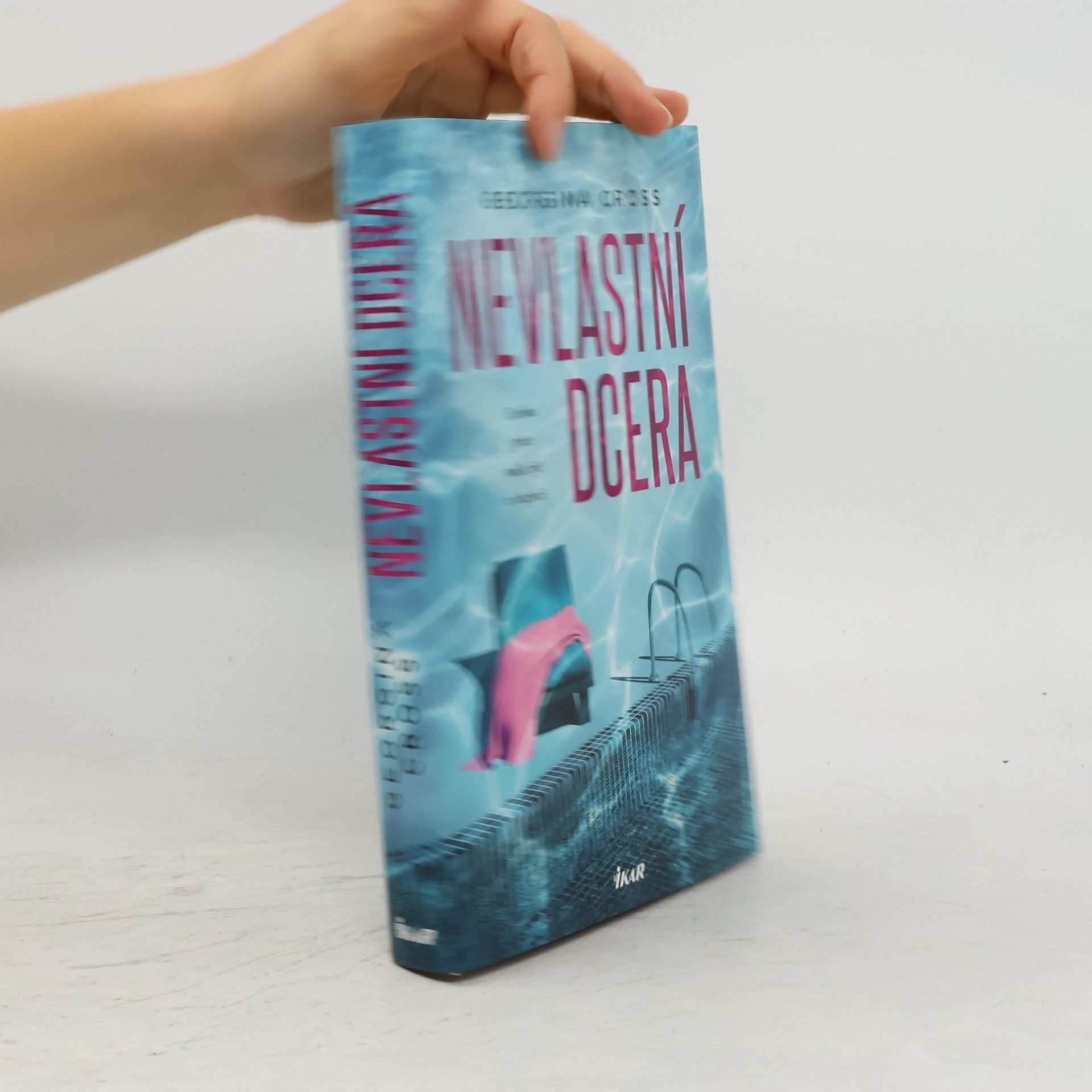 Georgina Cross Nevlastní dcera