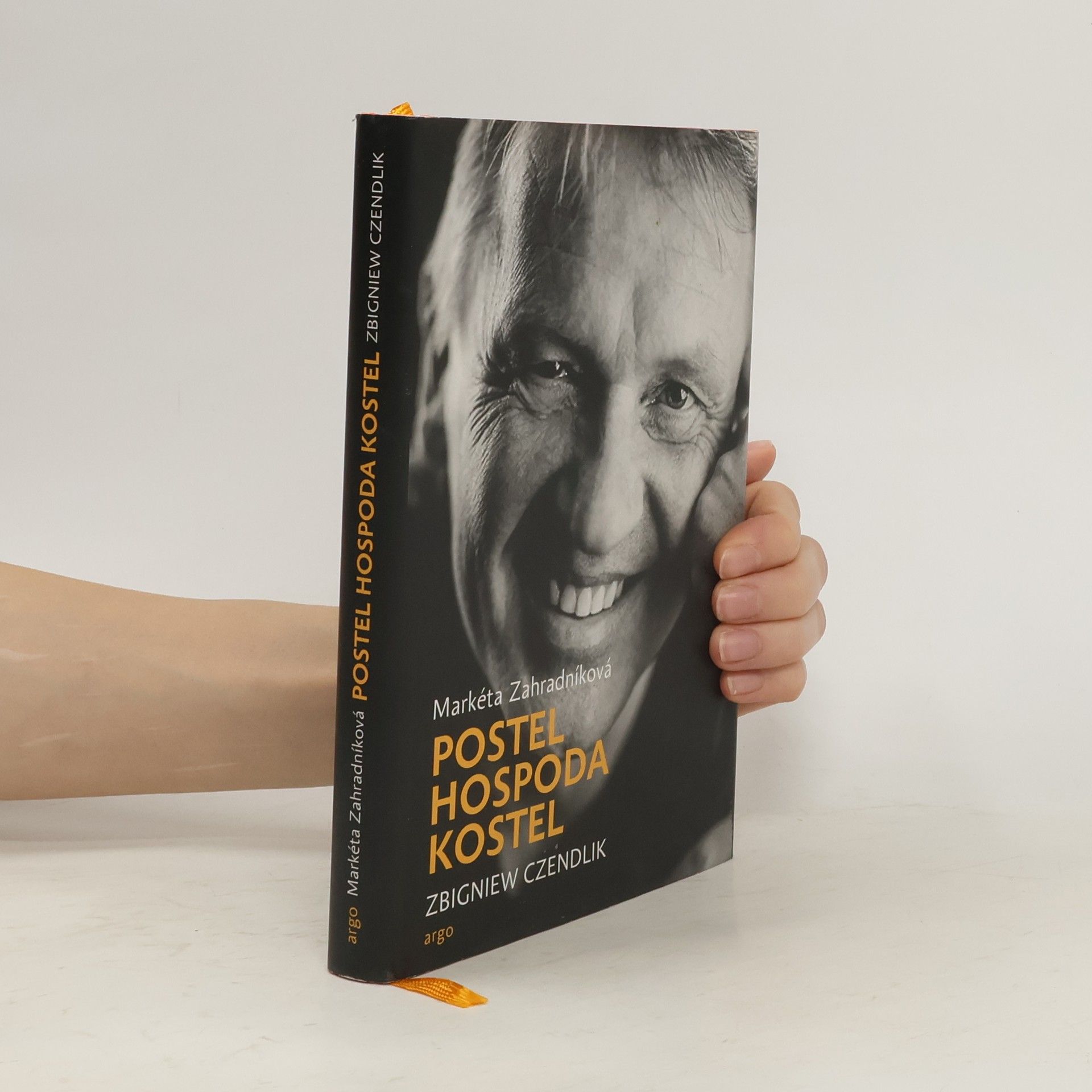 Postel, hospoda, kostel