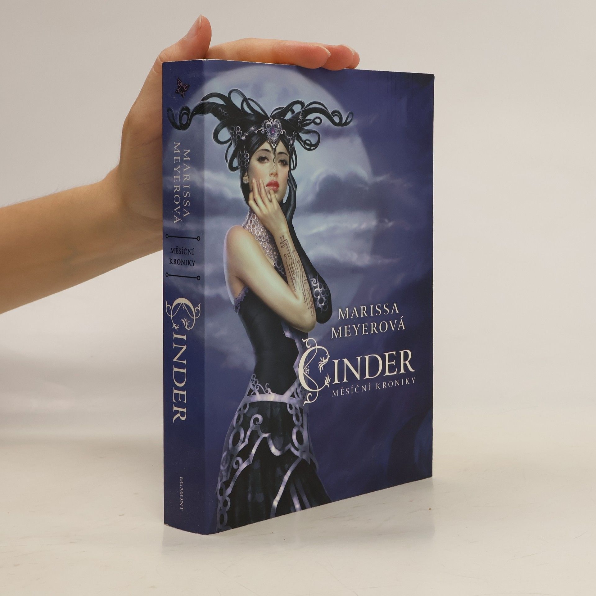 Marissa Meyer Měsíční kroniky - Cinder (1. díl série)