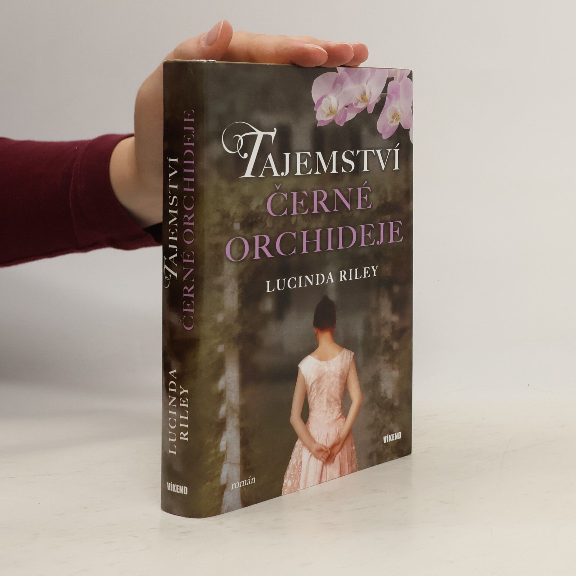 Lucinda Riley Tajemství černé orchideje