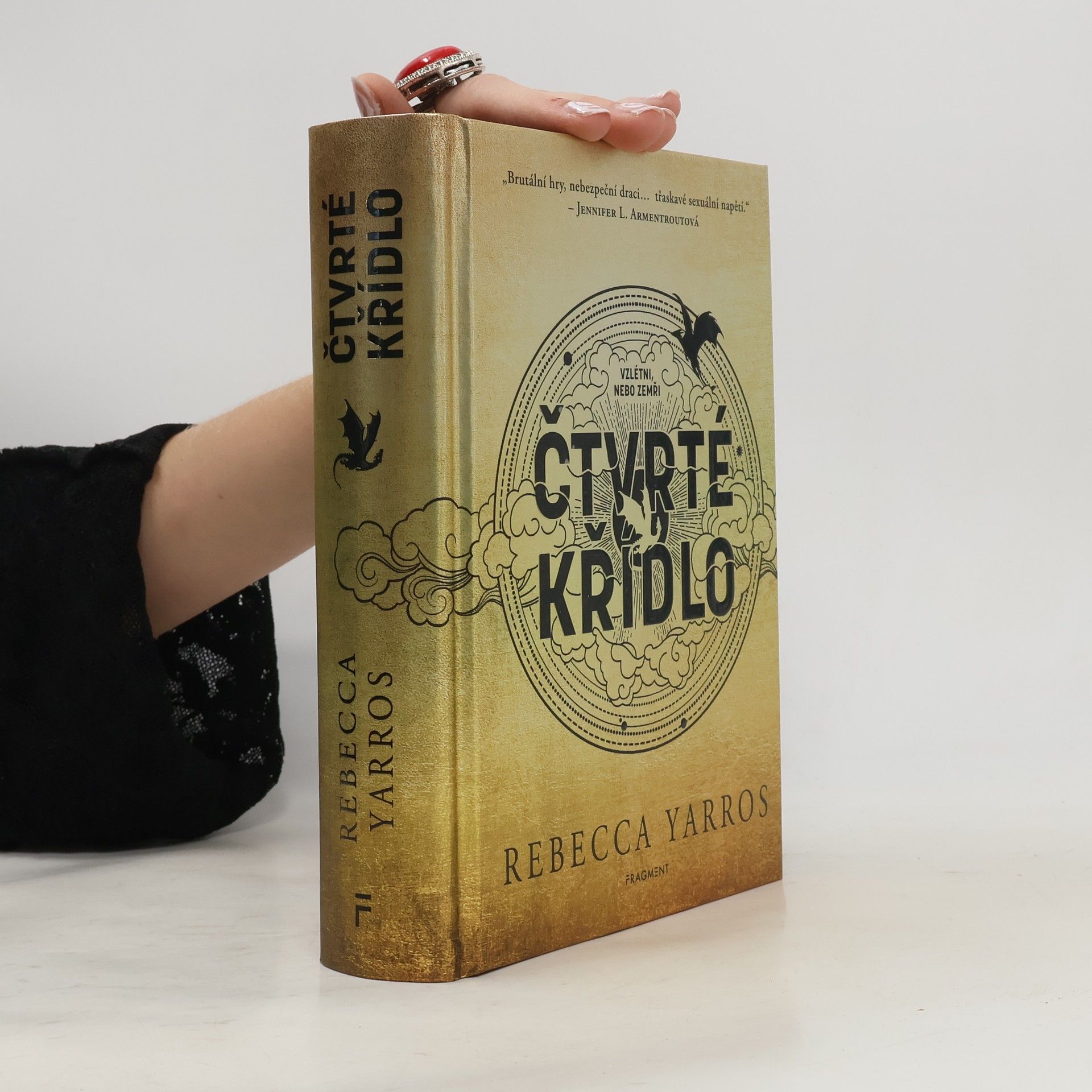 Rebecca Yarros Čtvrté křídlo