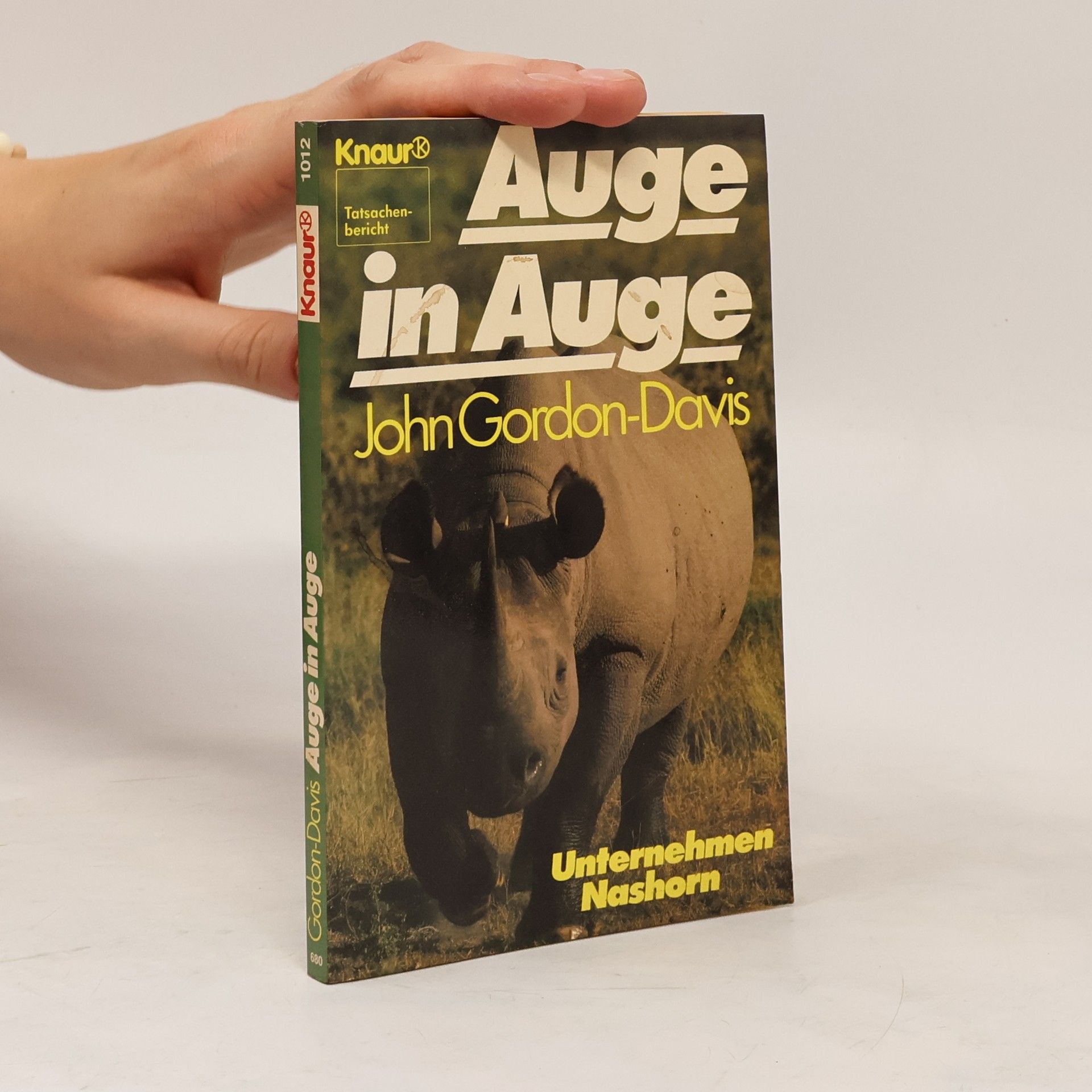John Gordon Davis Auge in Auge