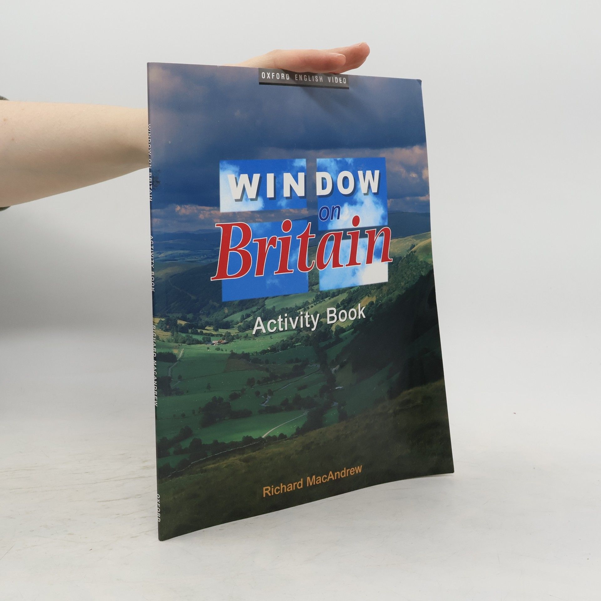Richard MacAndrew Window on Britain 1 Activity Book