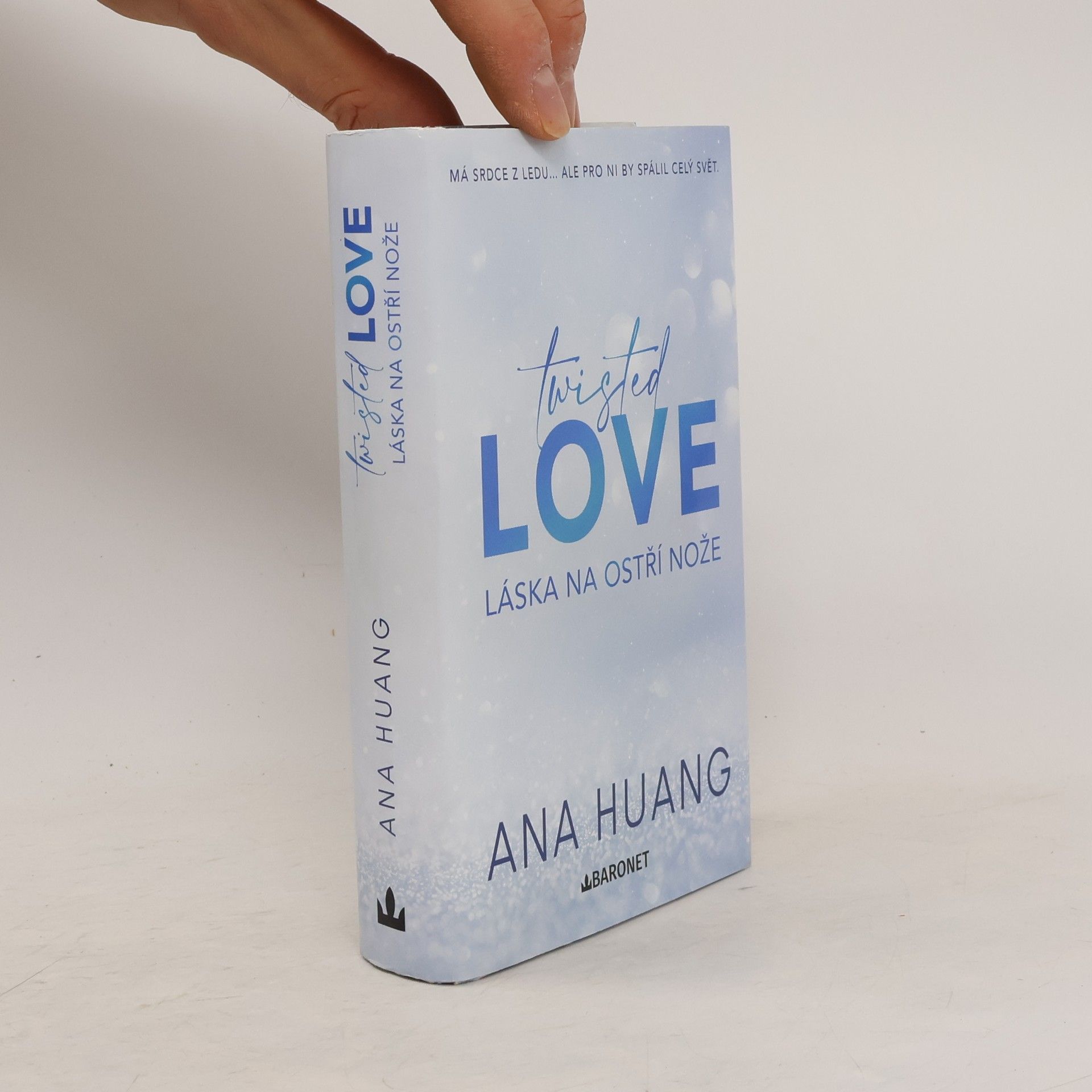 Ana Huang Twisted love. Láska na ostří nože
