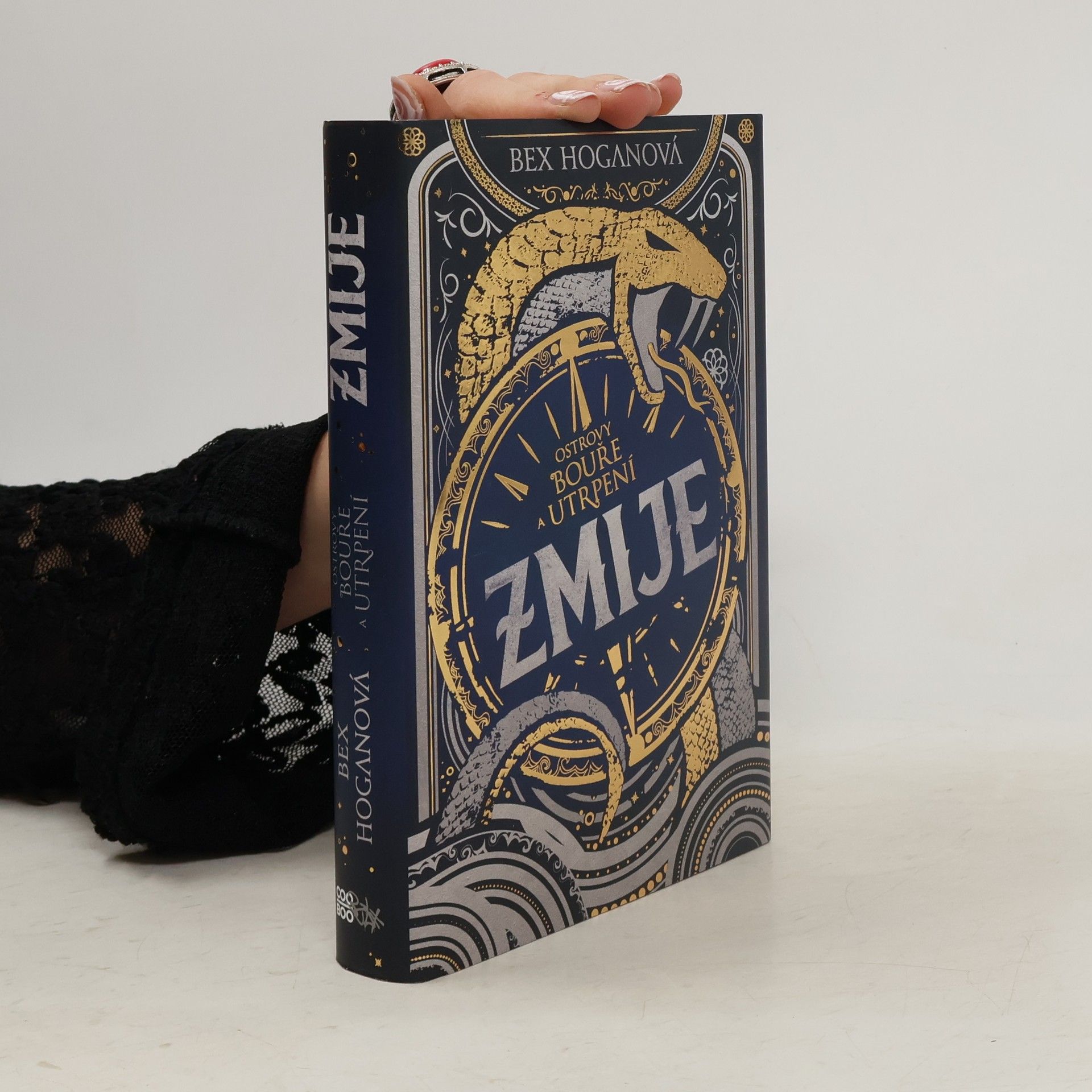 Bex Hogan Ostrovy bouře a utrpení. Zmije