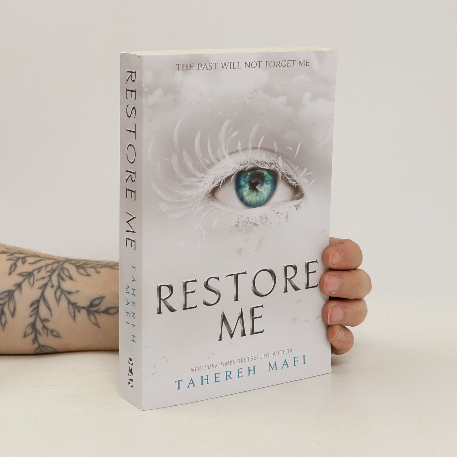 Tahereh Mafi Restore me