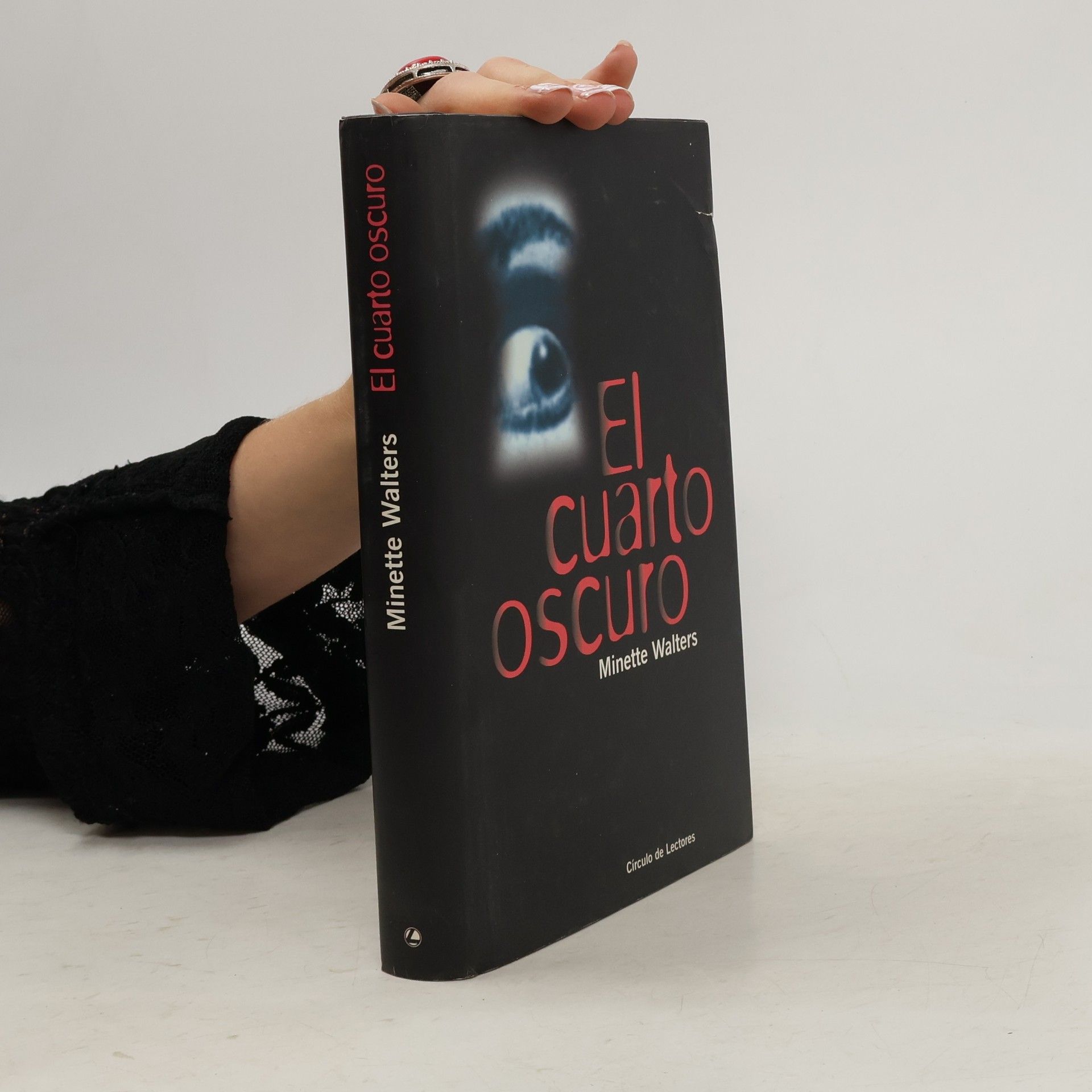 Minette Walter El cuarto oscuro