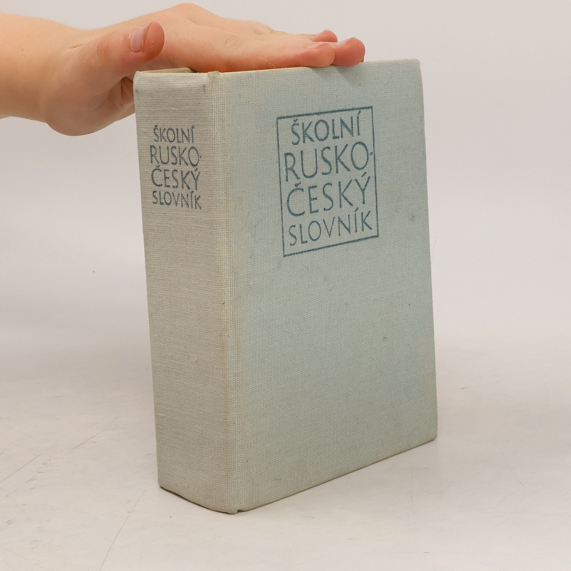Collectif d'auteurs Školní rusko-český slovník