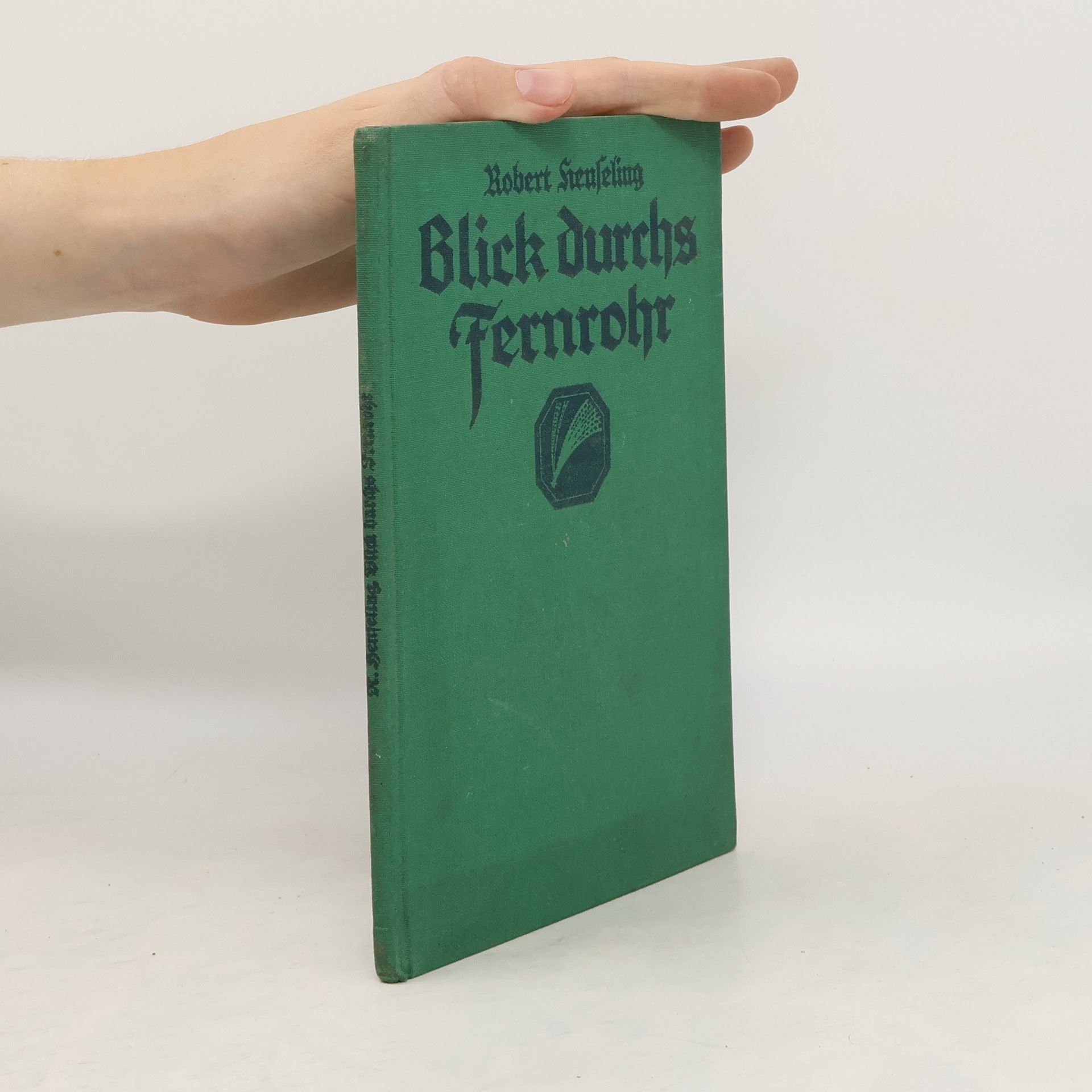 Robert Henseling Blick durchs Fernrohr
