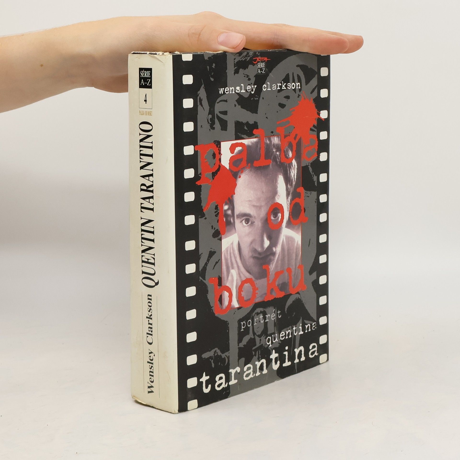 Palba od boku - portrét Quentina Tarantina