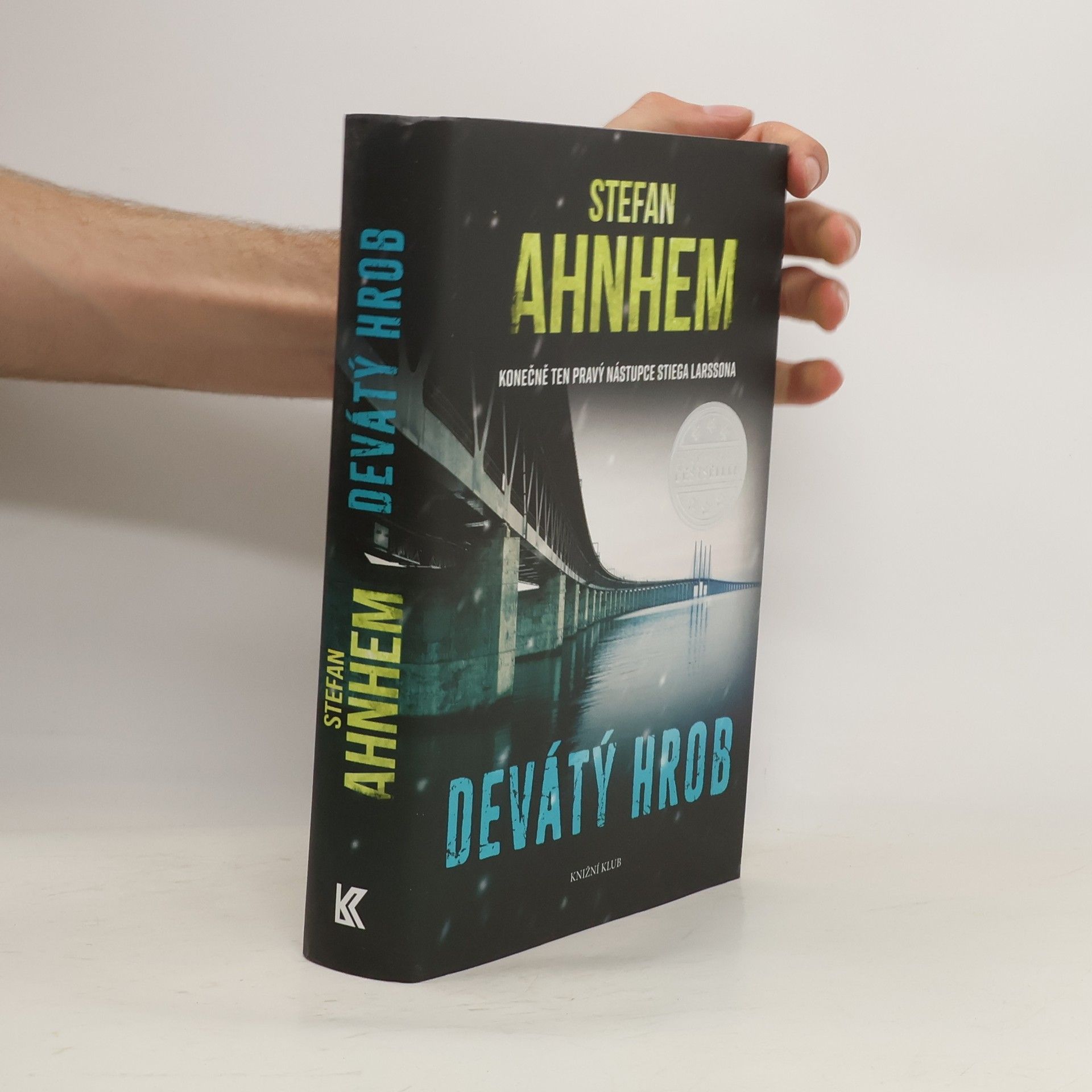 Stefan Ahnhem Devátý hrob