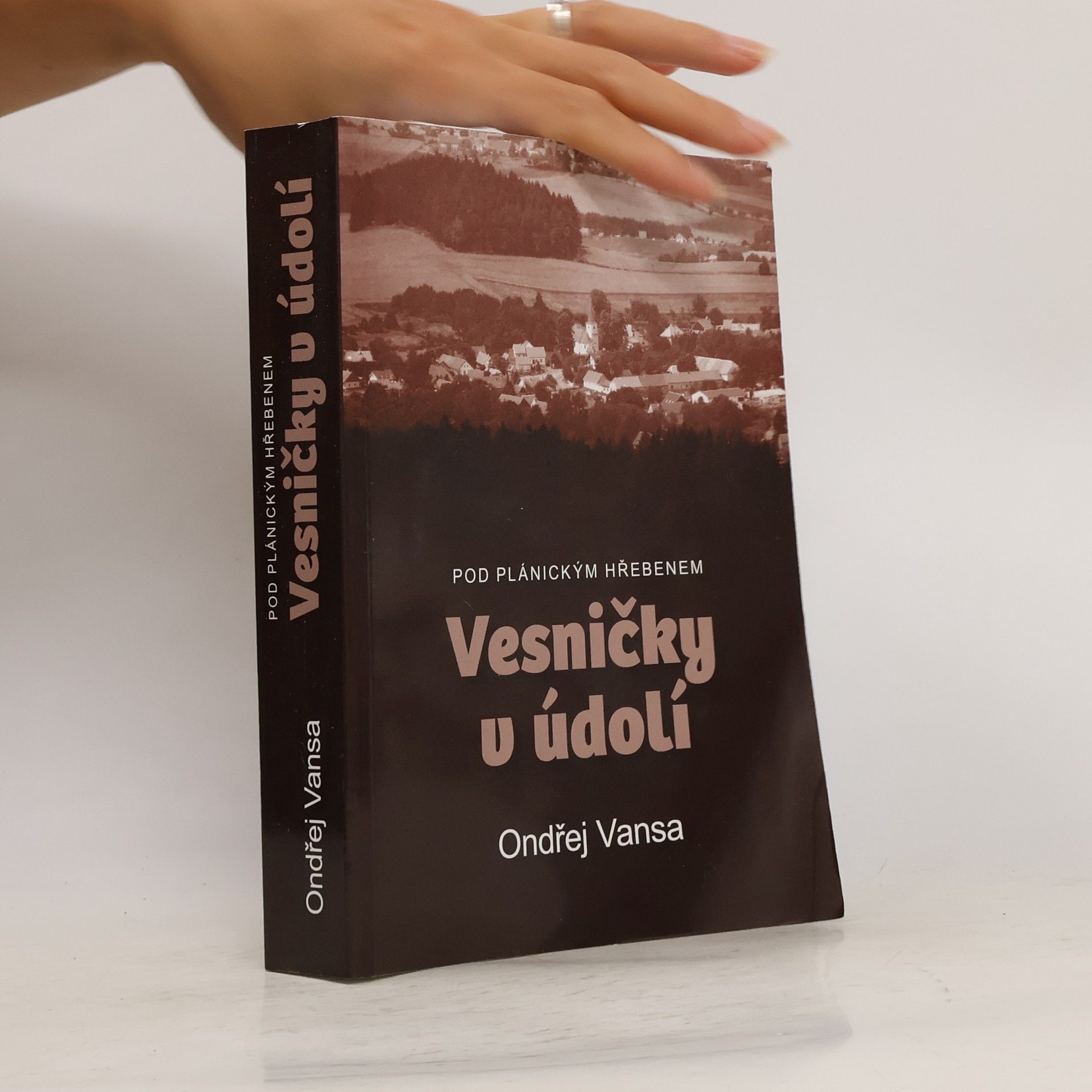 Ondřej Vansa Pod Plánickým hřebenem. Vesničky v údolí