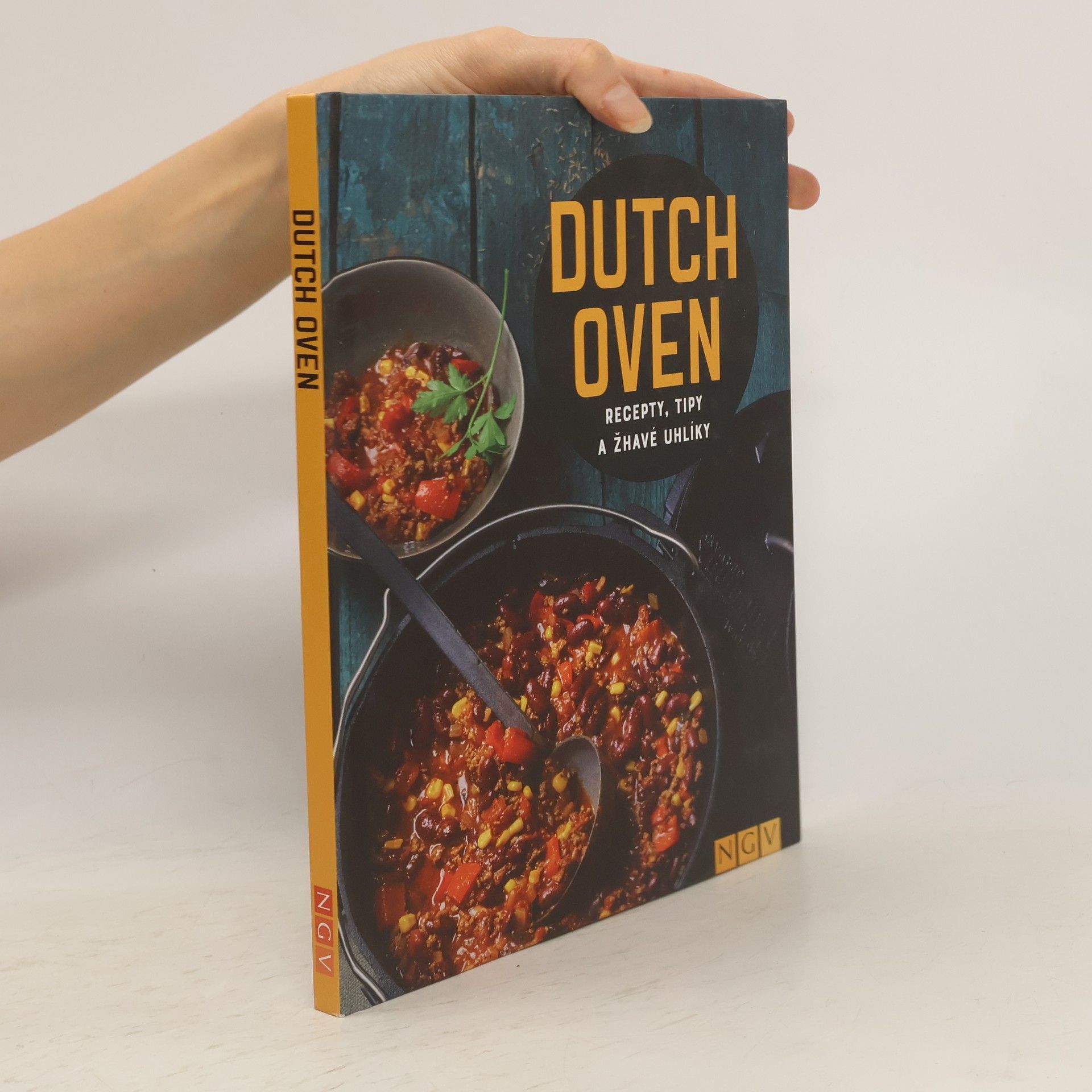 kolektiv Dutch Oven. Recepty, tipy a žhavé uhlíky