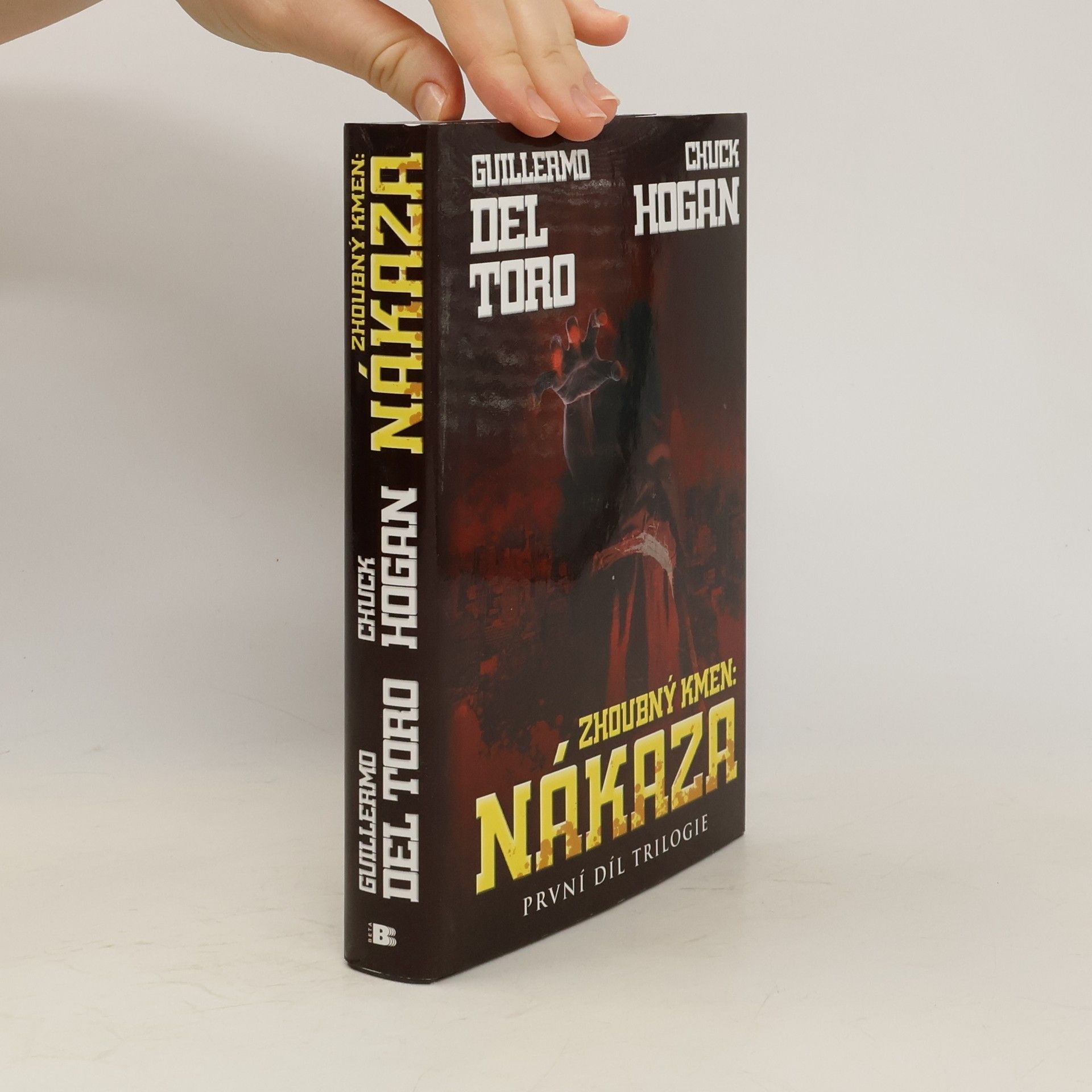 Guillermo del Toro Zhoubný kmen. Nákaza. První díl trilogie
