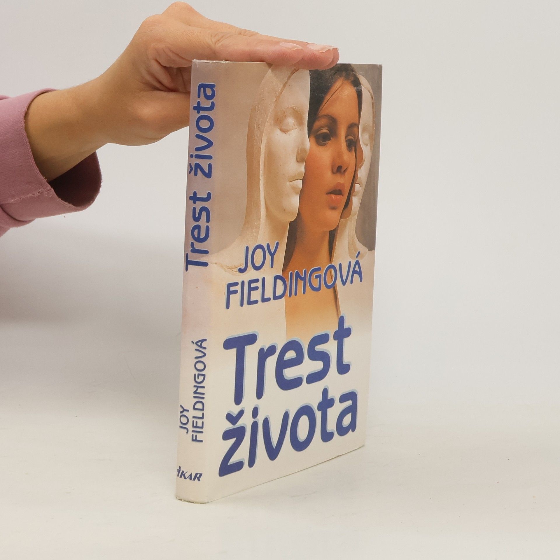 Joy Fielding Trest života