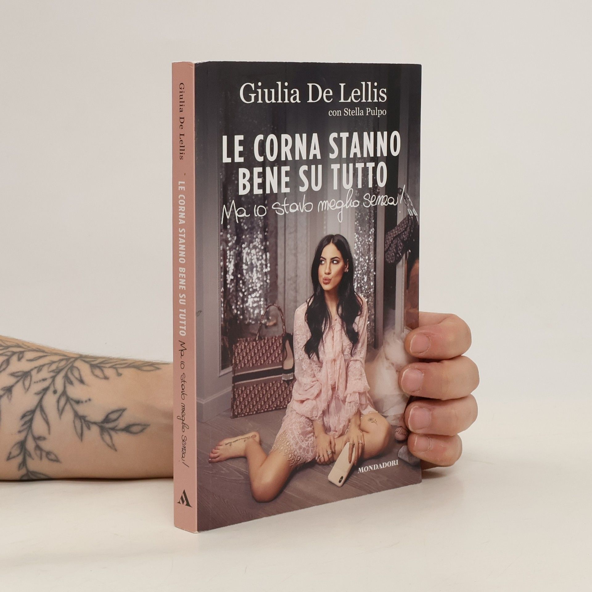 Giulia De Lellis Le corna stanno bene su tutto. Ma io stavo meglio senza!