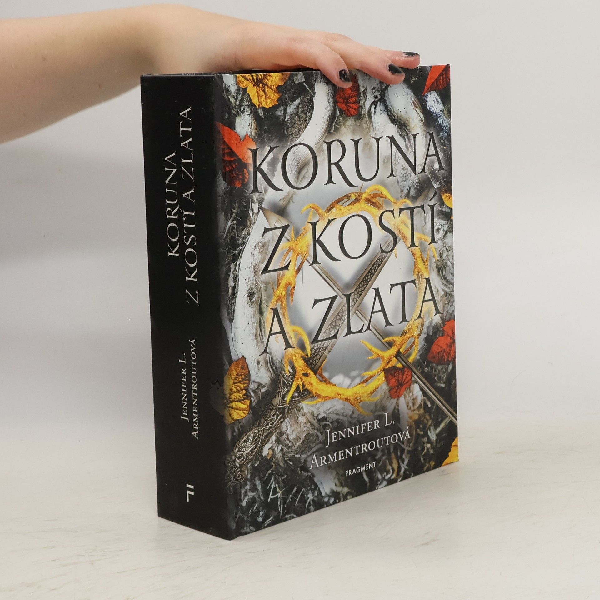 Jennifer L. Armentrout Koruna z kostí a zlata