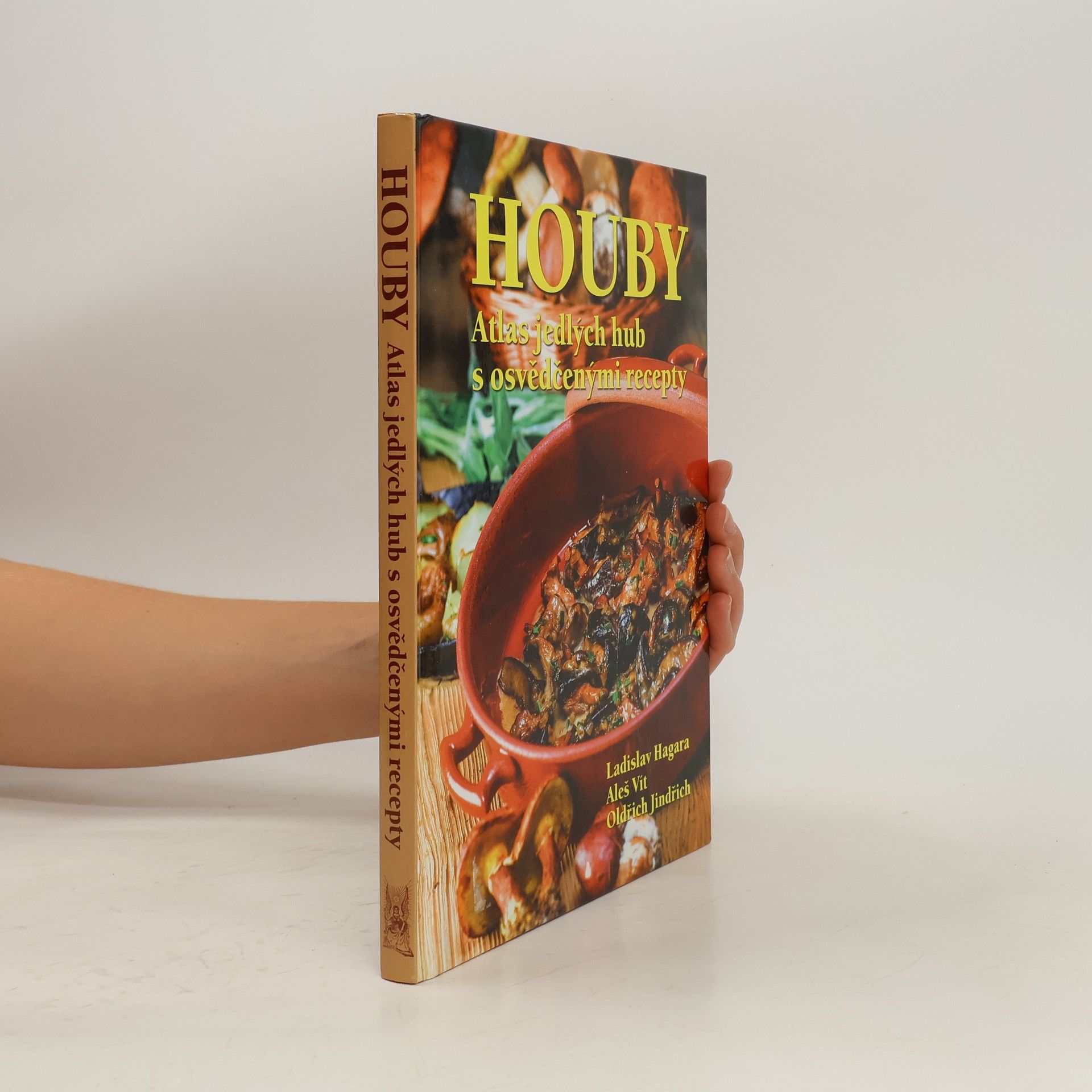 Ladislav Hagara Houby : atlas jedlých hub s osvědčenými recepty