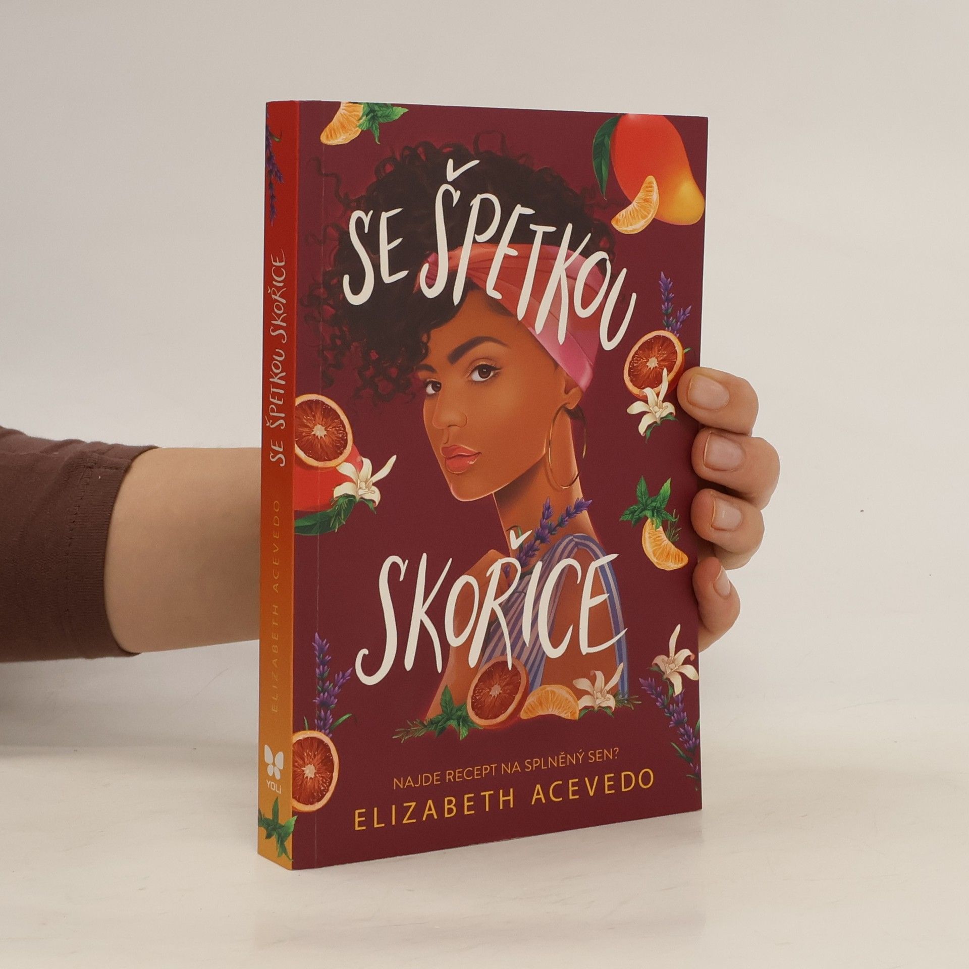Elizabeth Acevedo Se špetkou skořice