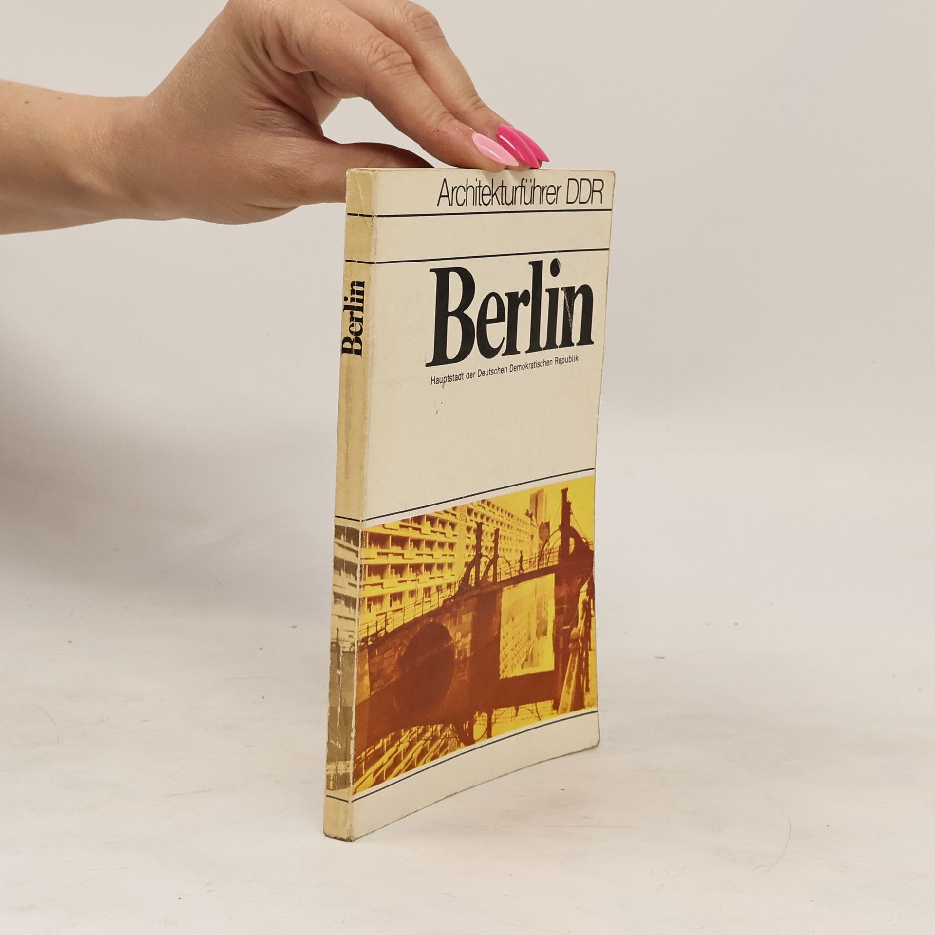 AA.VV. Architekturführer DDR