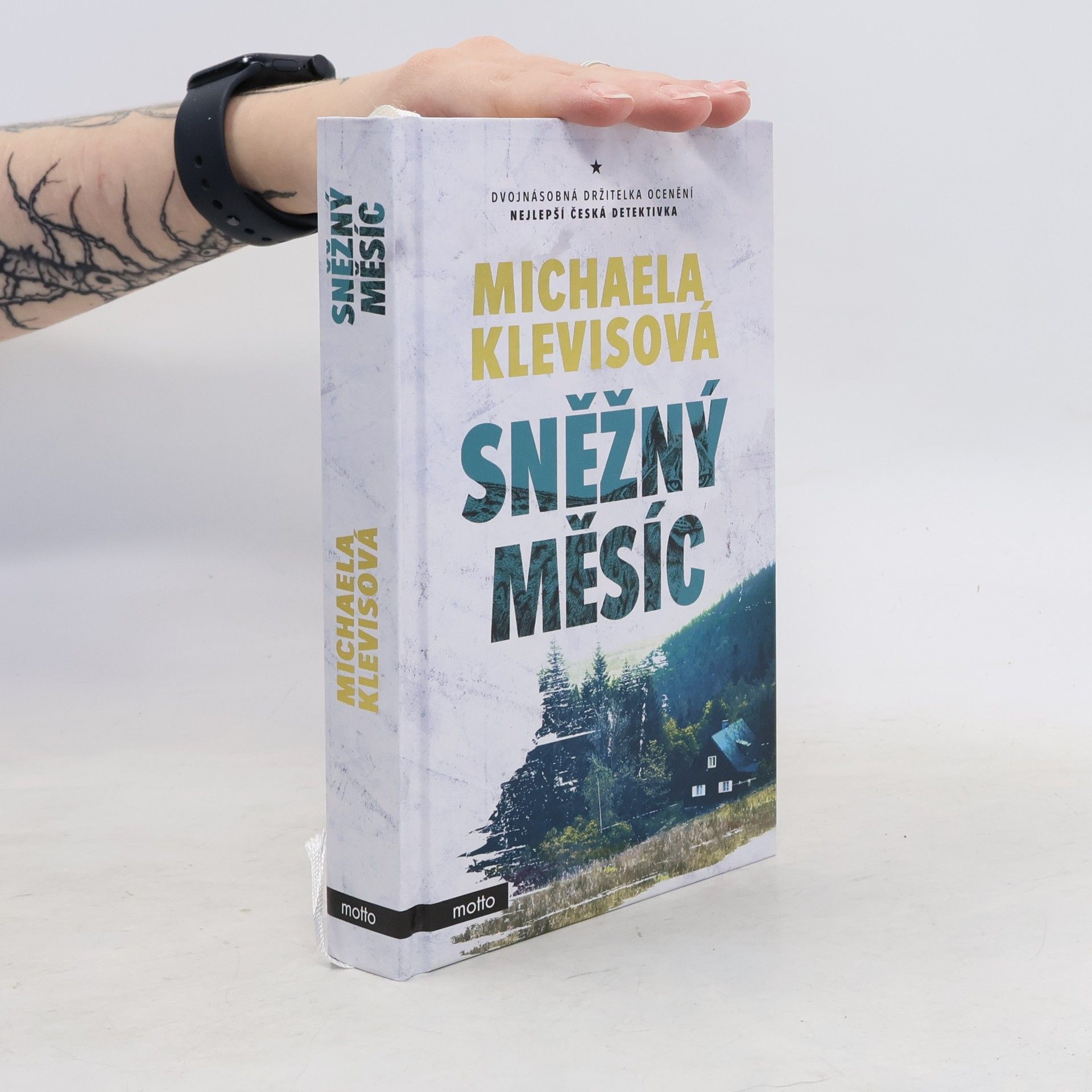 Sněžný měsíc