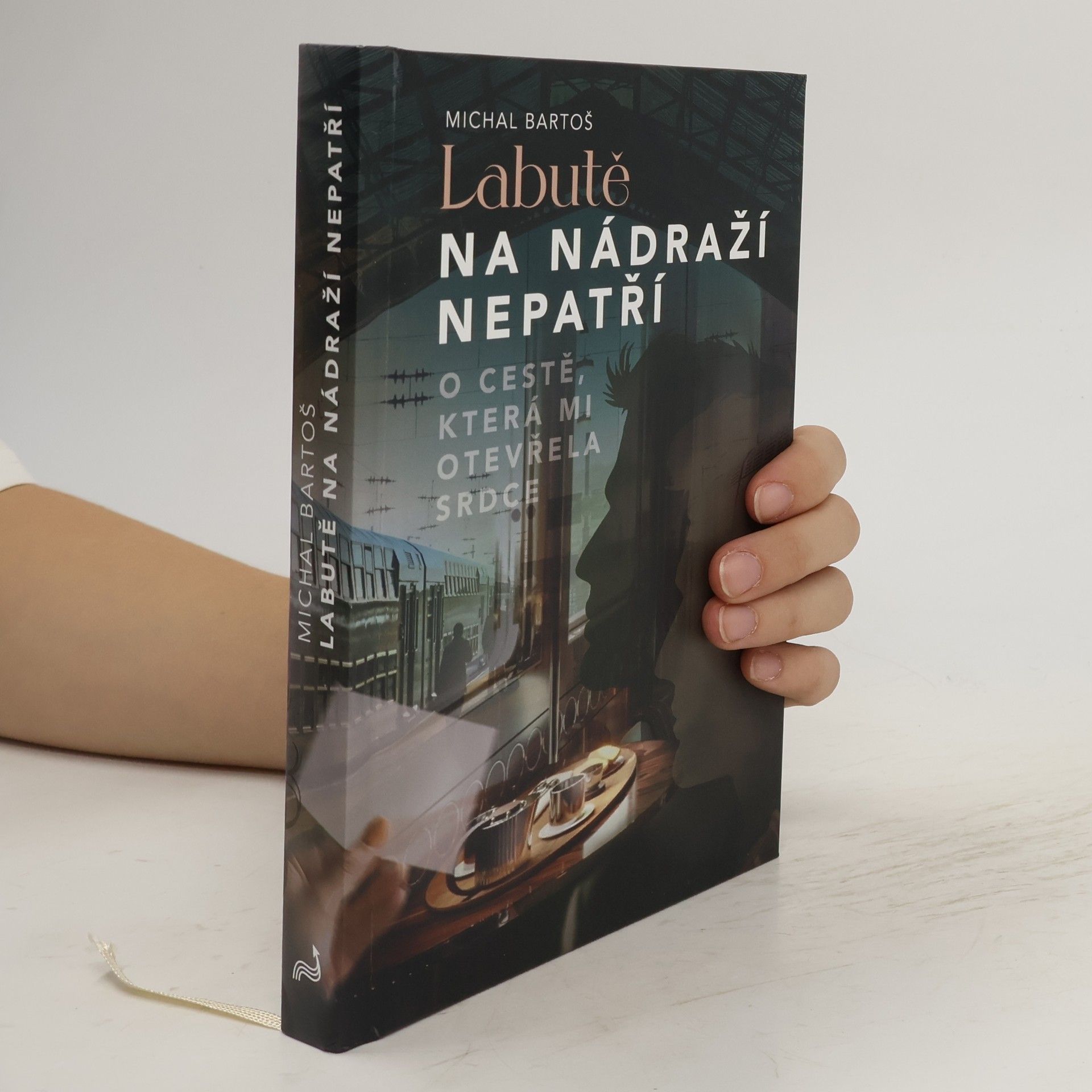 Michal Bartoš Labutě na nádraží nepatří