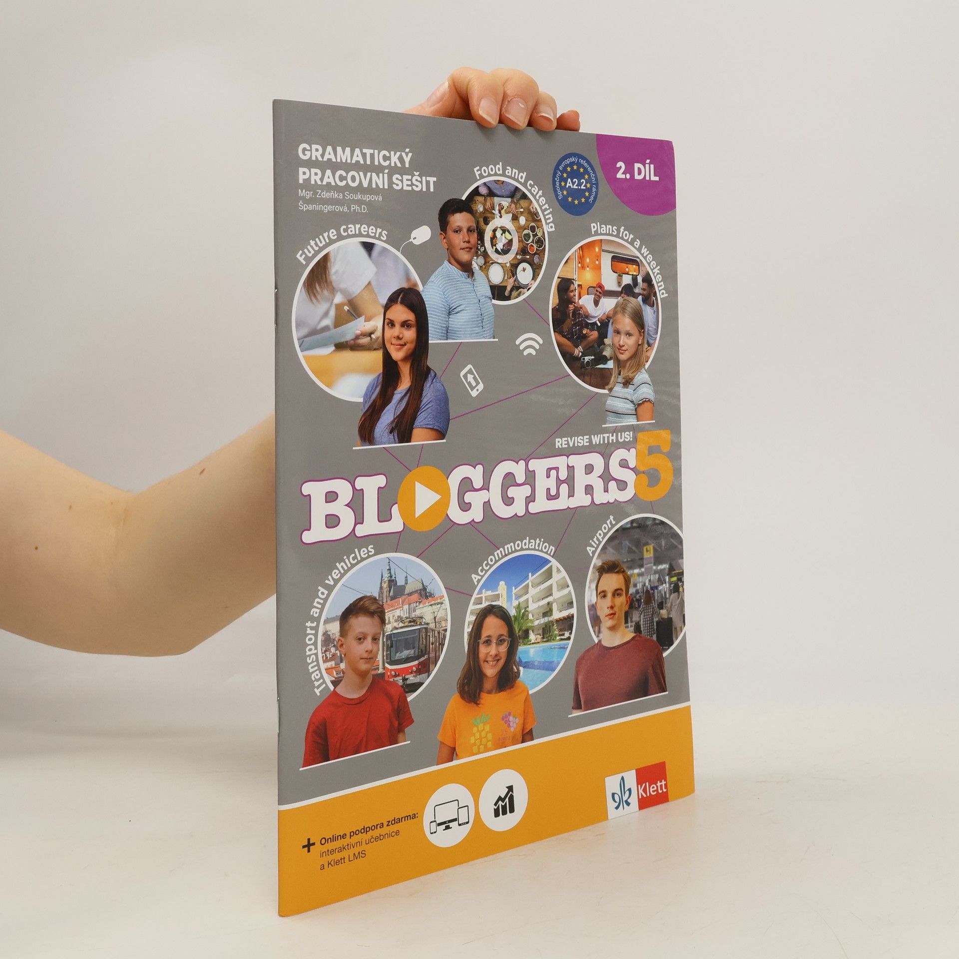 Helena Flámová Bloggers 5 : revise with us!. Pracovní sešit