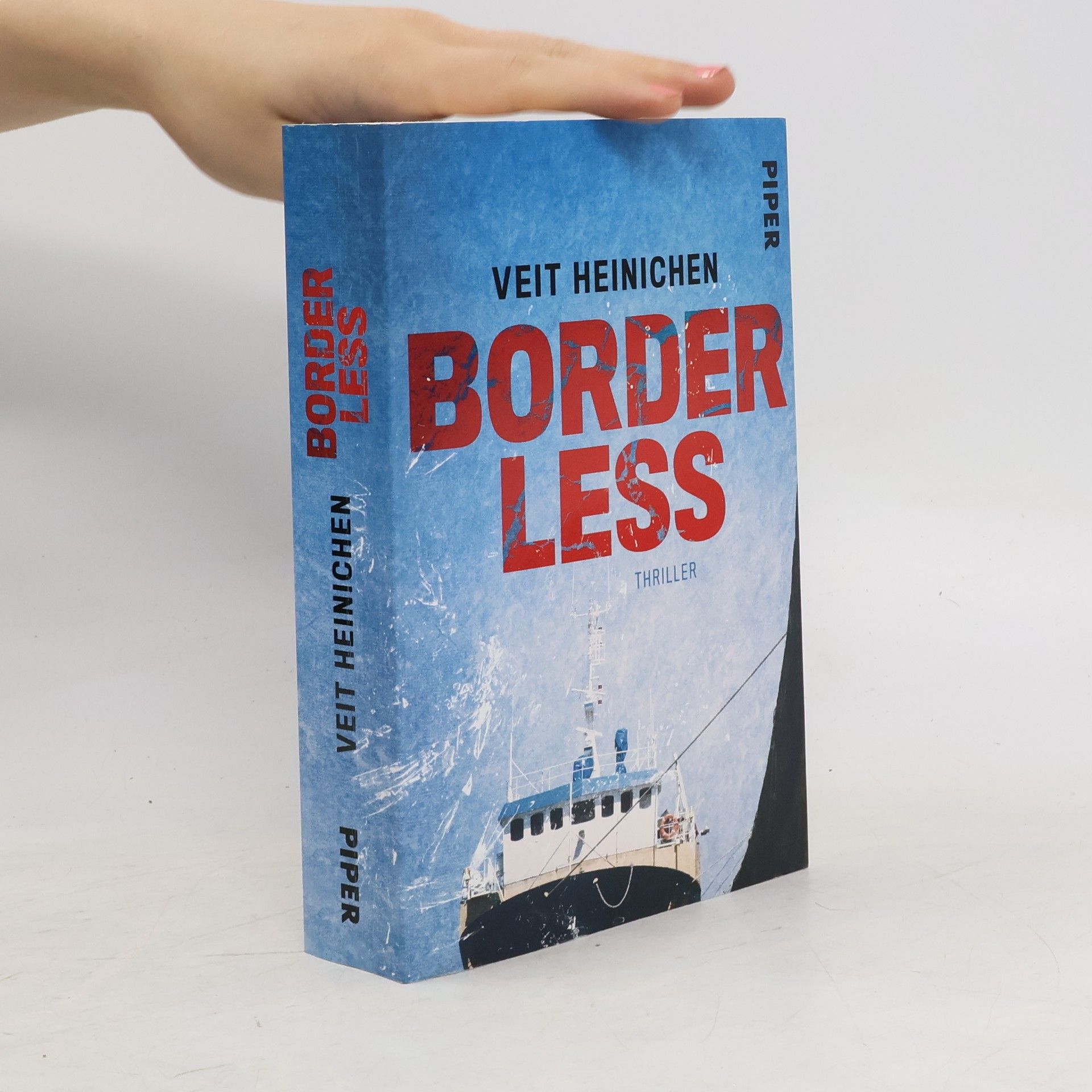 Veit Heinichen Borderless