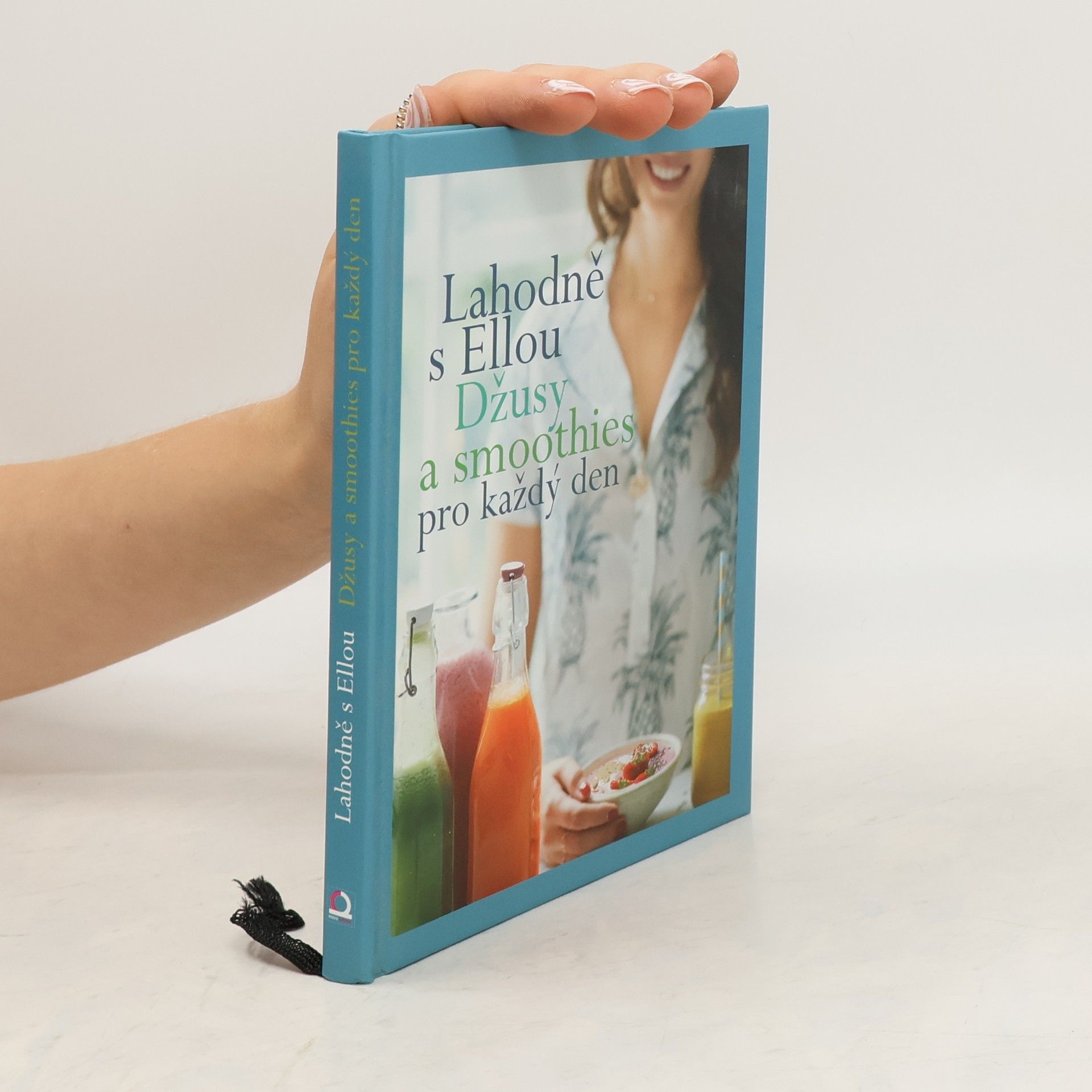 Ella Woodward Lahodně s Ellou. Džusy a smoothies pro každý den