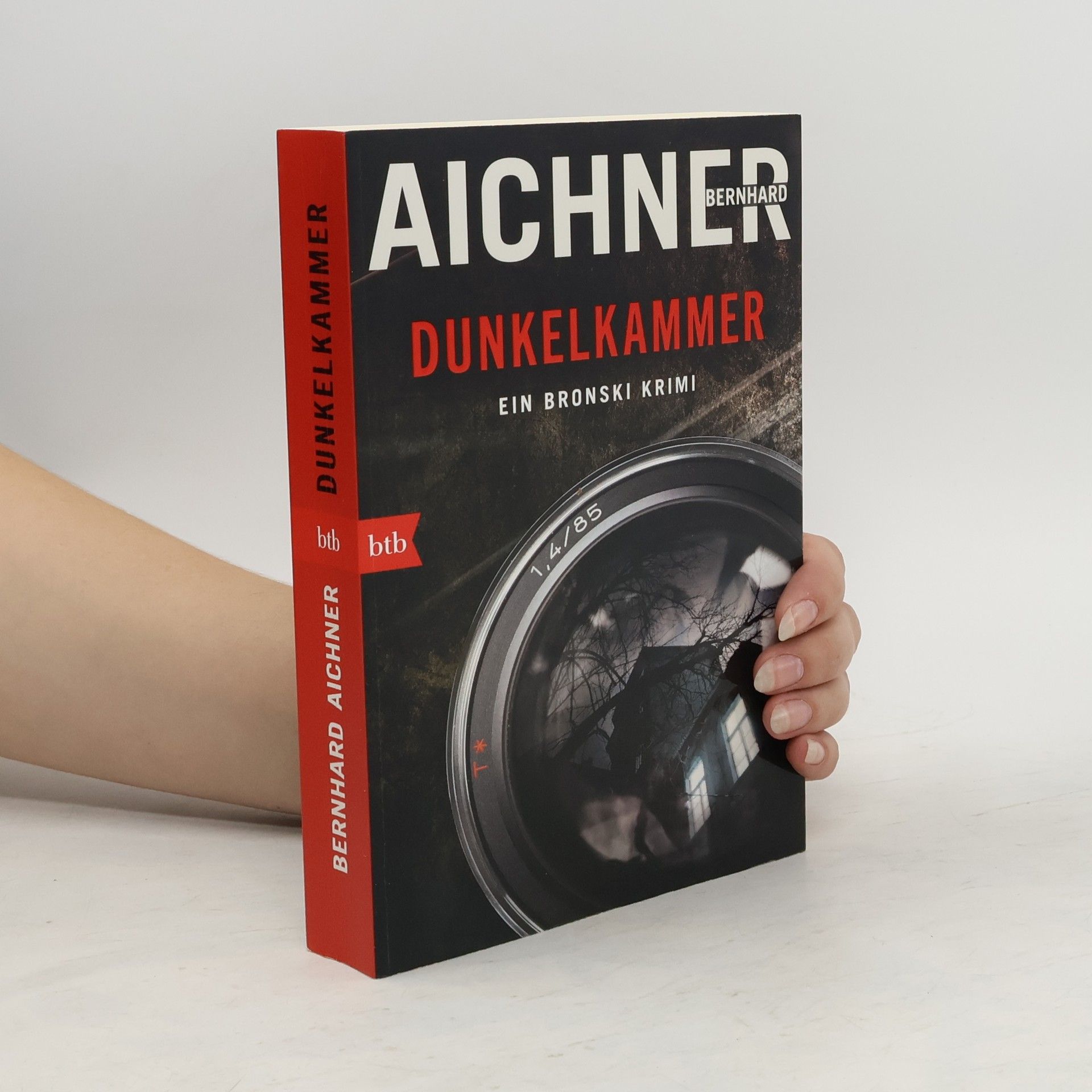 Bernhard Aichner Dunkelkammer