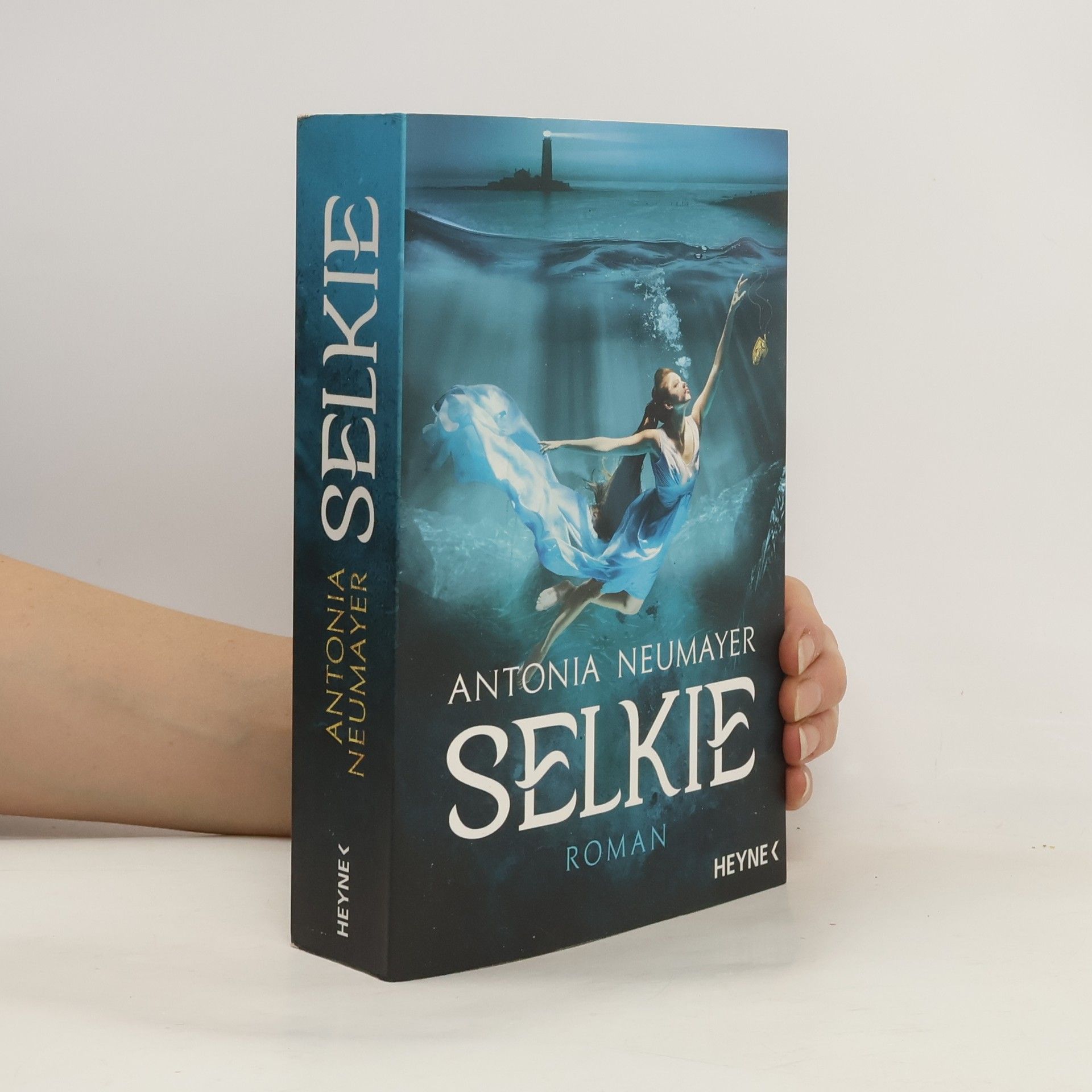 Antonia Neumayer Selkie
