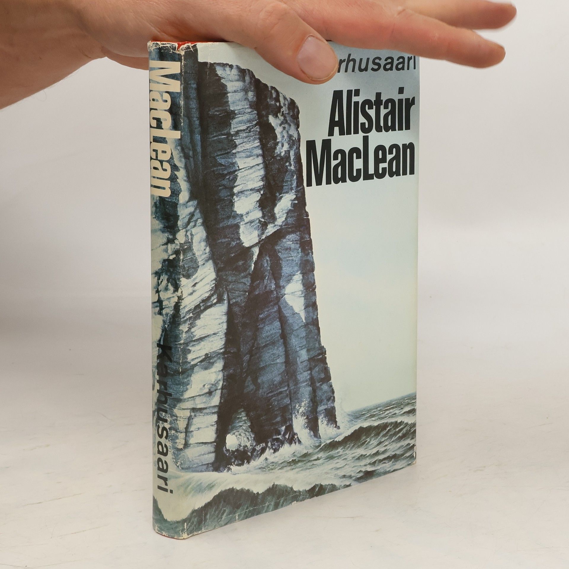 Alistair MacLean Karhusaari