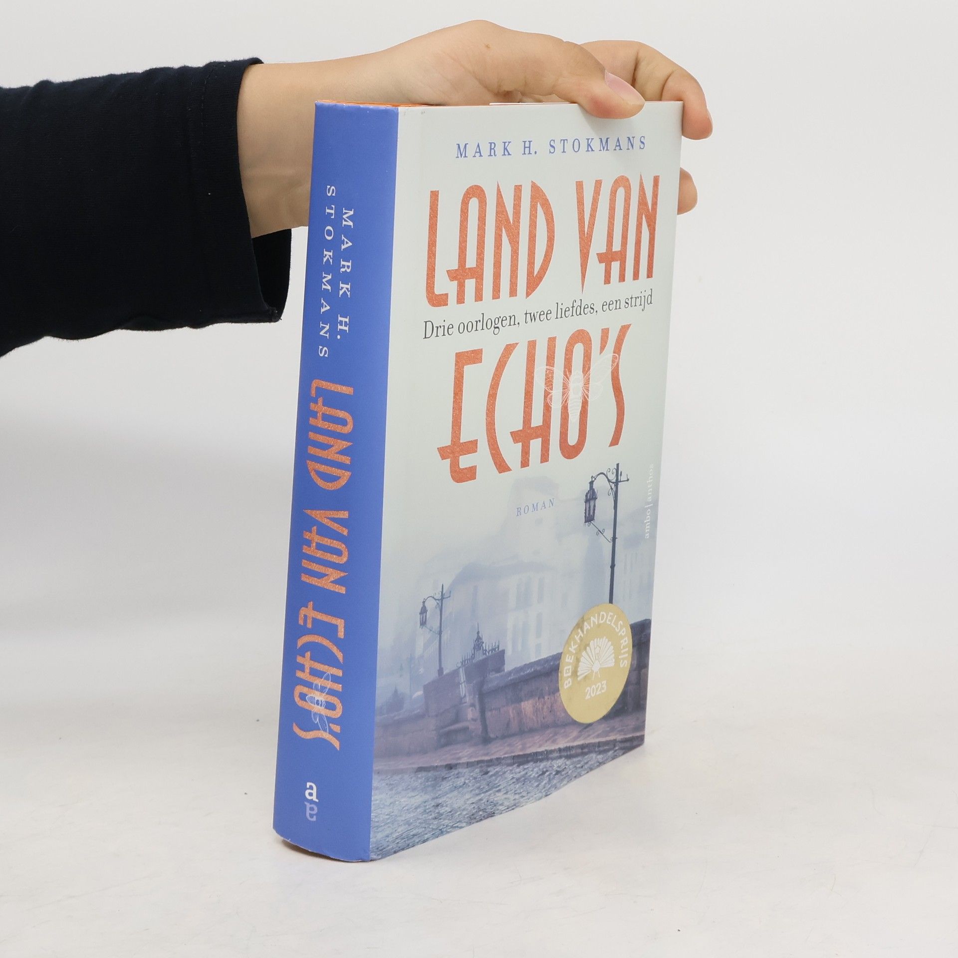 Mark Stokmans Land van echo's. Drie oorlogen, twee liefdes, een strijd