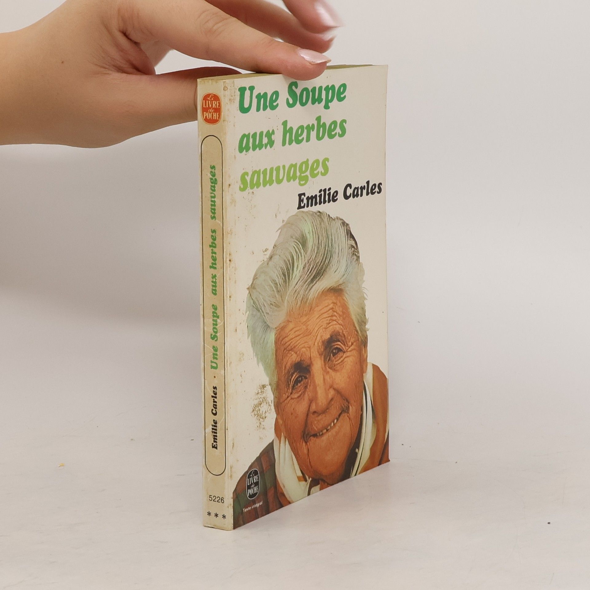 Émilie Carles Une soupe aux herbes sauvages