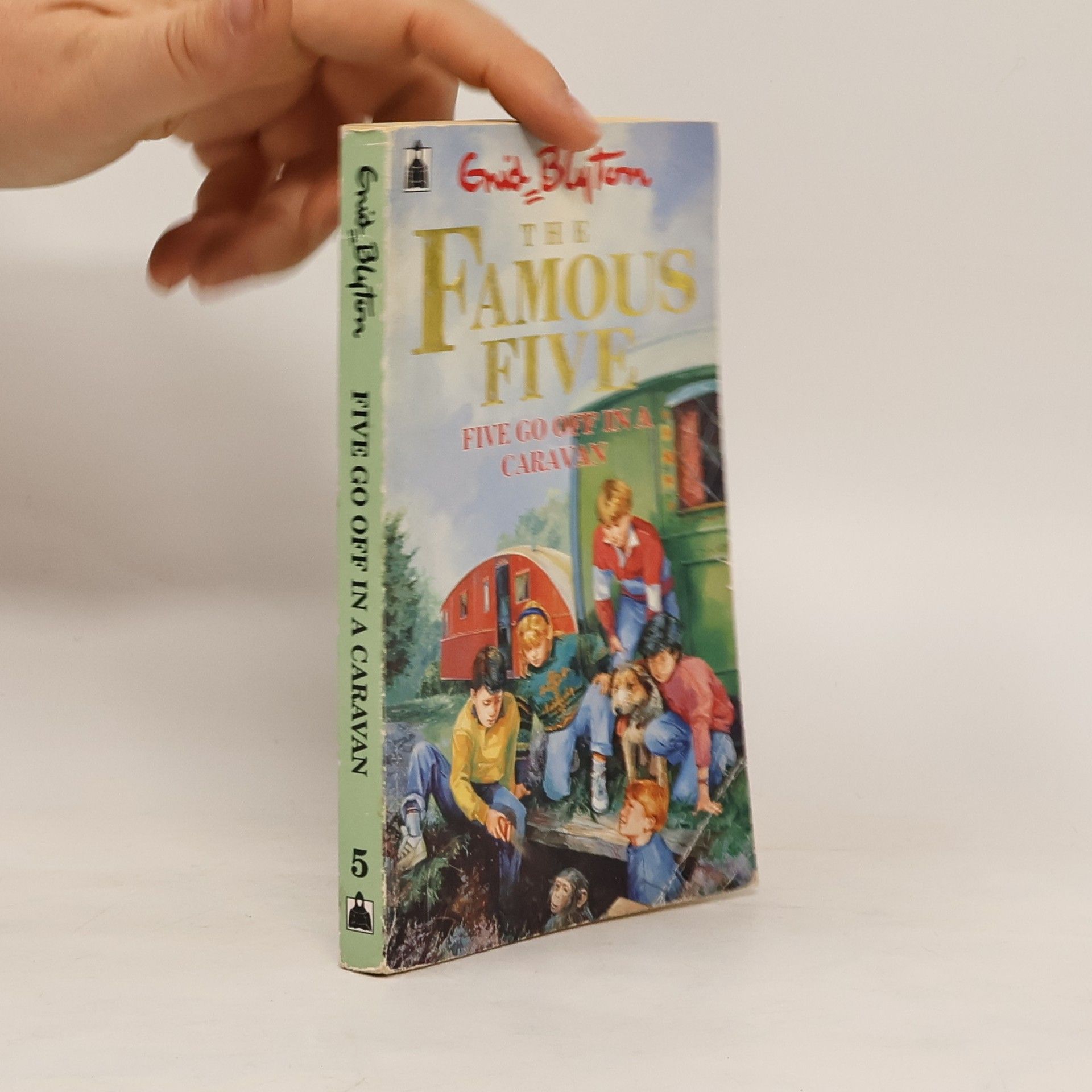 Enid Blyton The Famous Five. Five Go Off in a Caravan