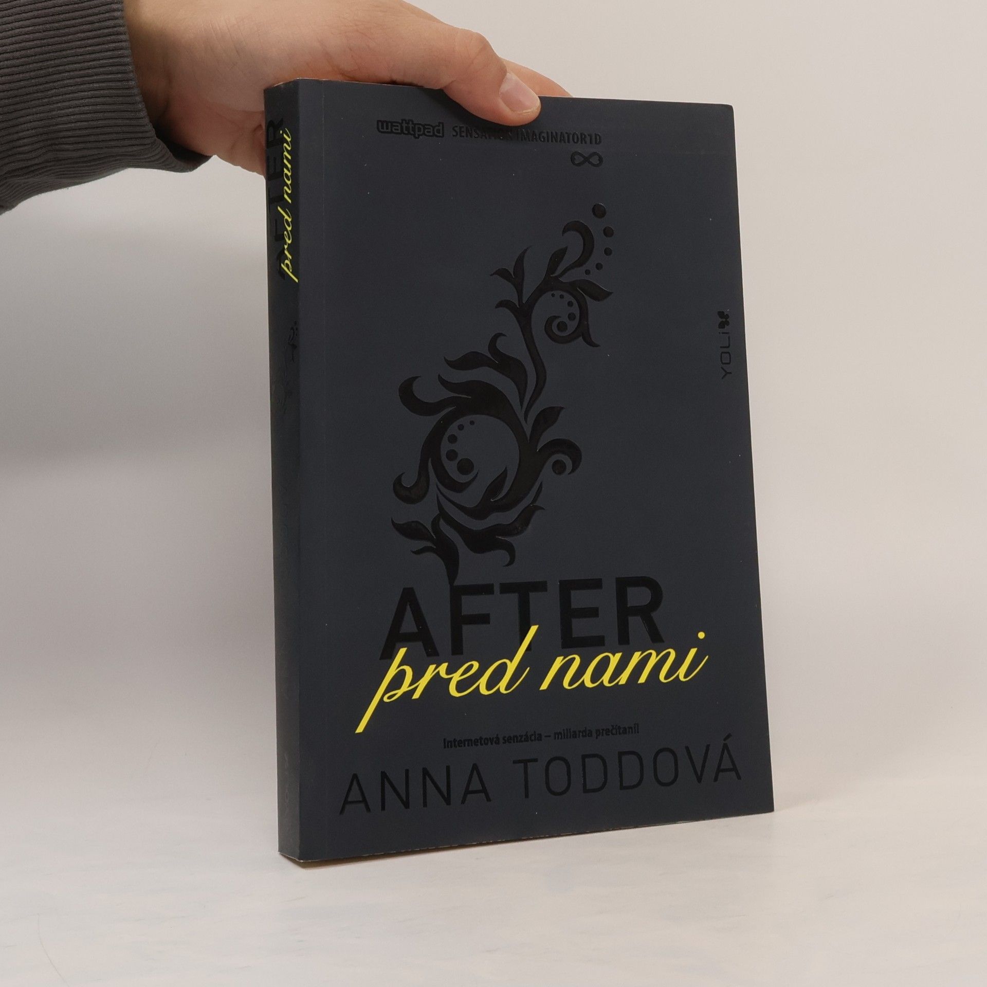 Anna Todd After 5. Pred nami