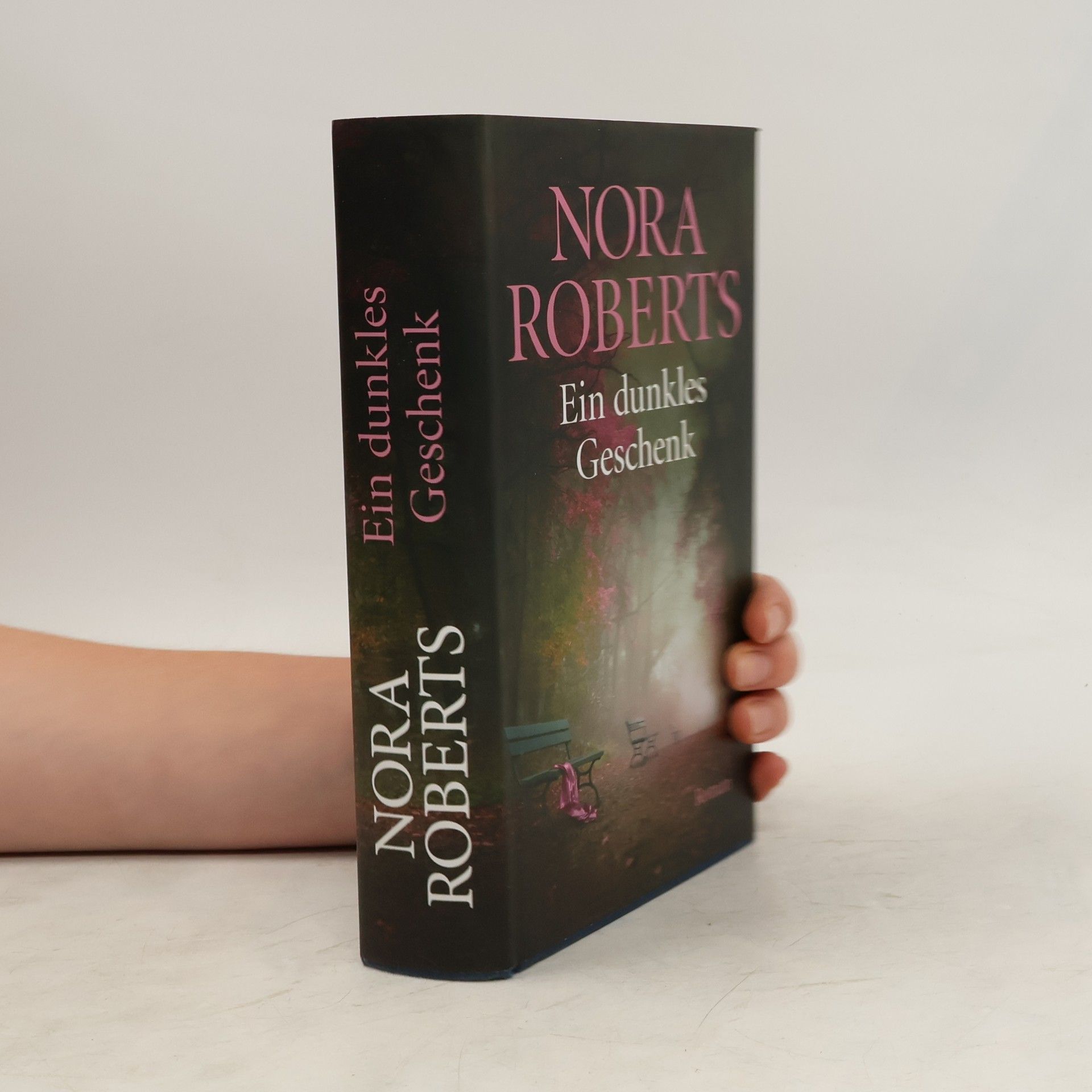 Nora Roberts Ein dunkles Geschenk