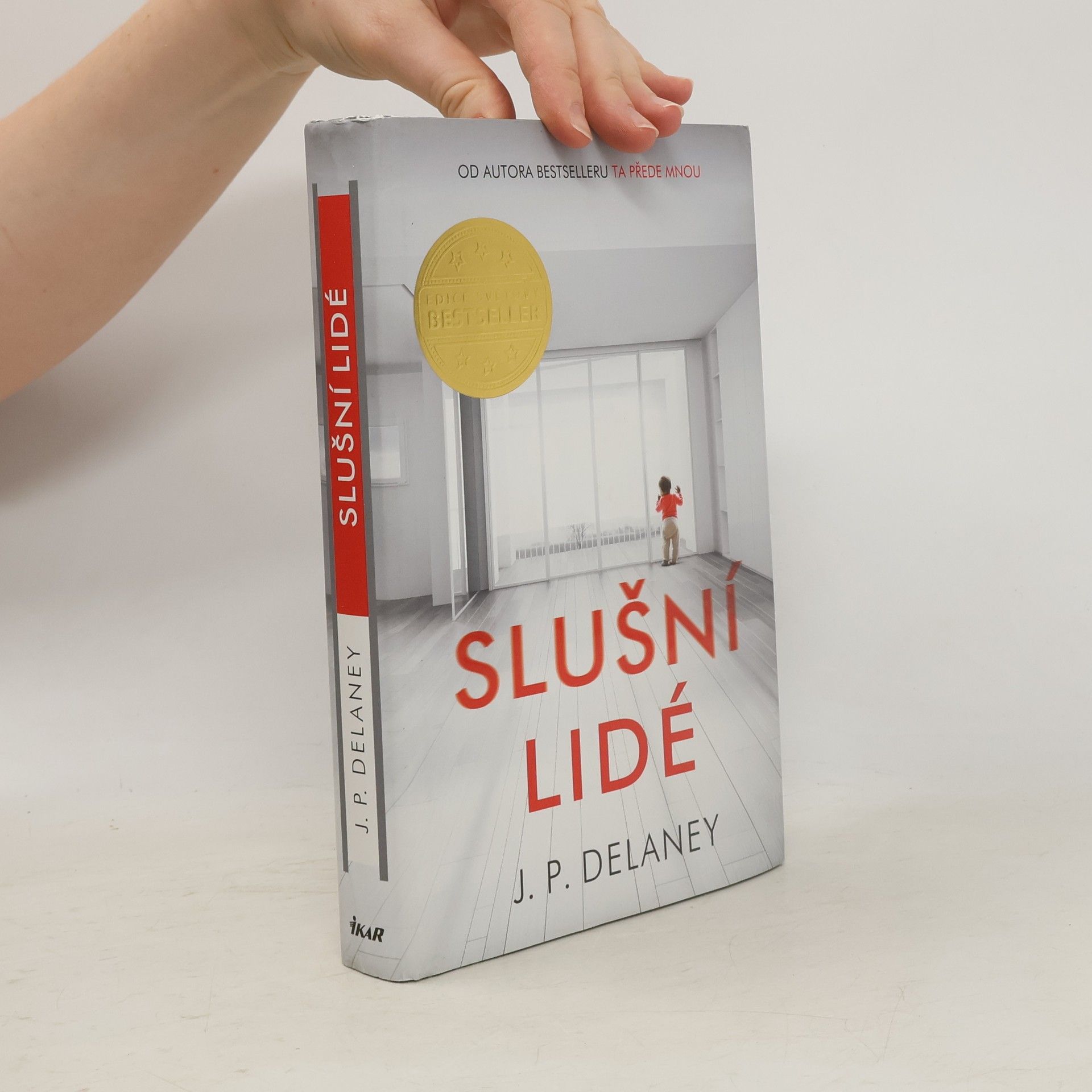 J. P. Delaney Slušní lidé