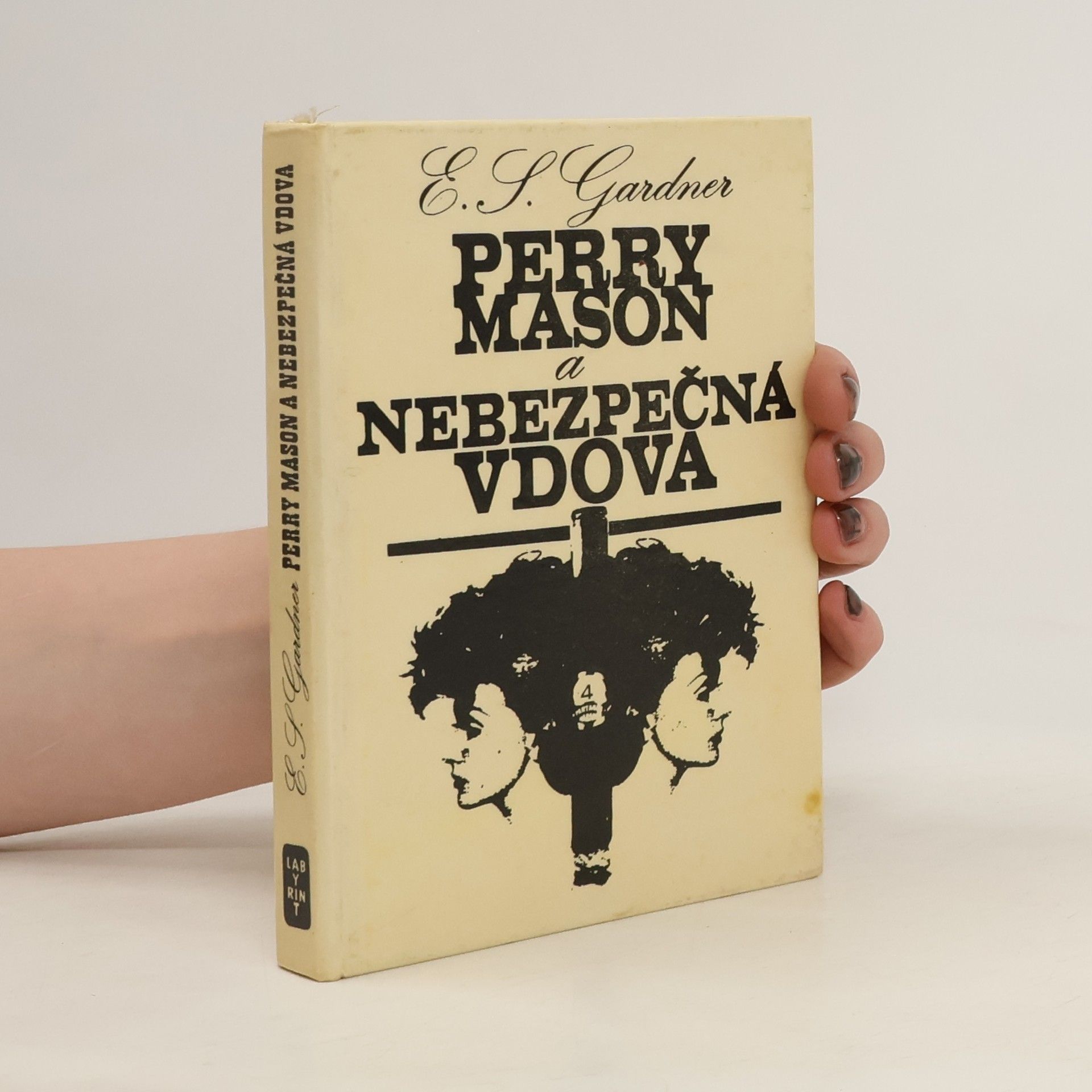 Erle Stanley Gardner Perry Mason a nebezpečná vdova