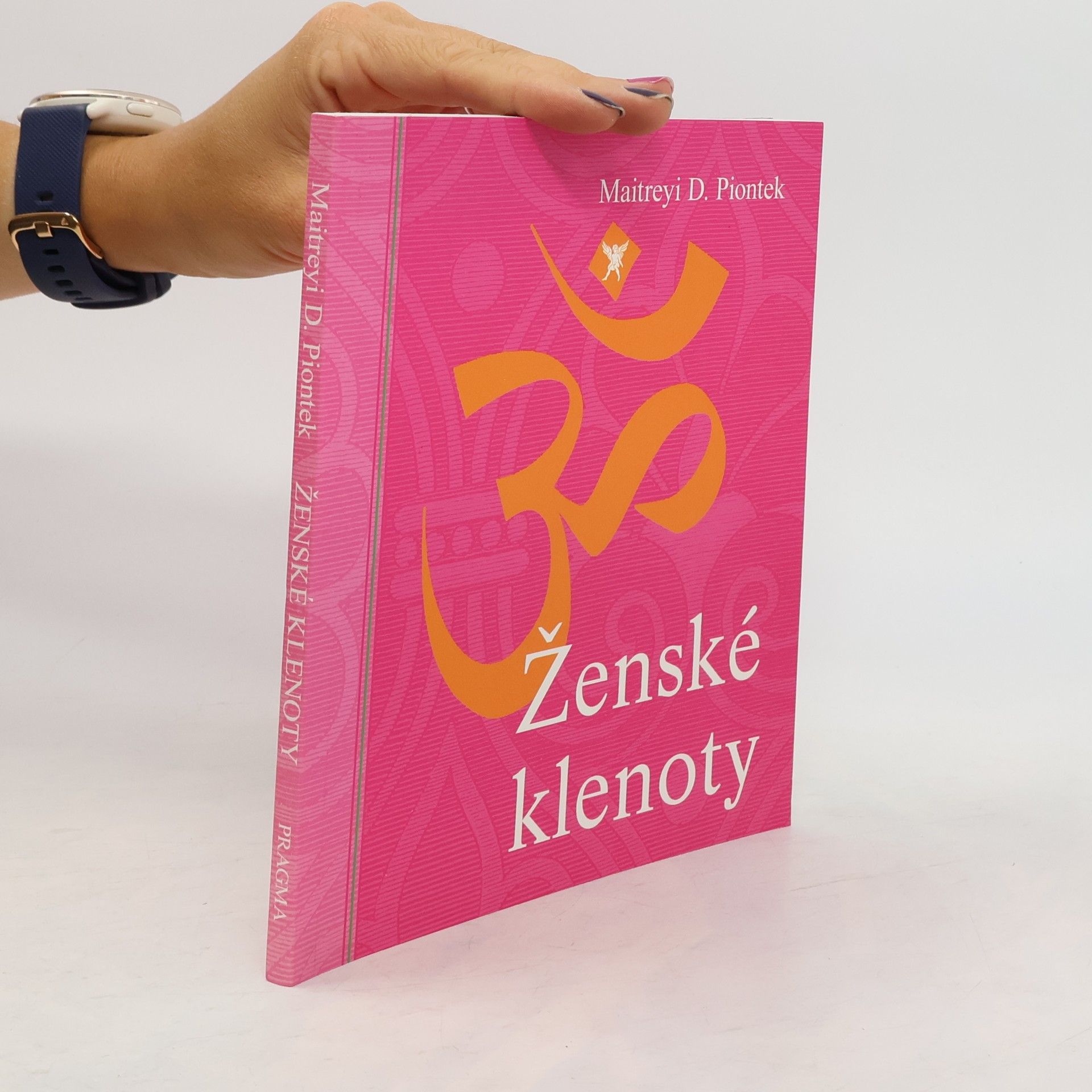 Maitreyi D. Piontek Ženské klenoty