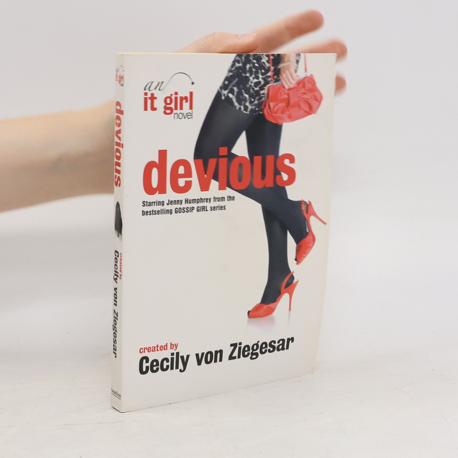 Cecily von Ziegesar Devious