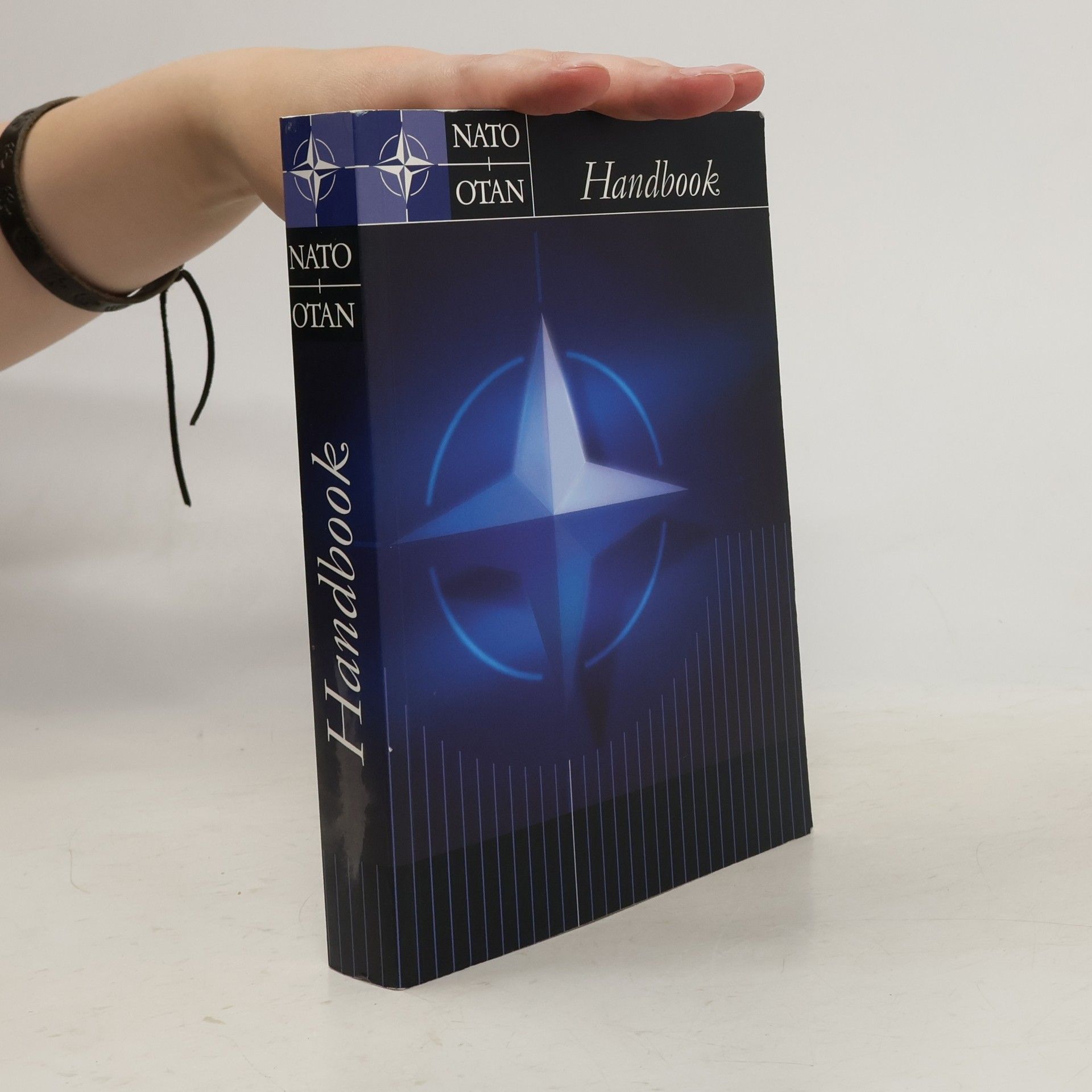 Collectif d'auteurs NATO handbook