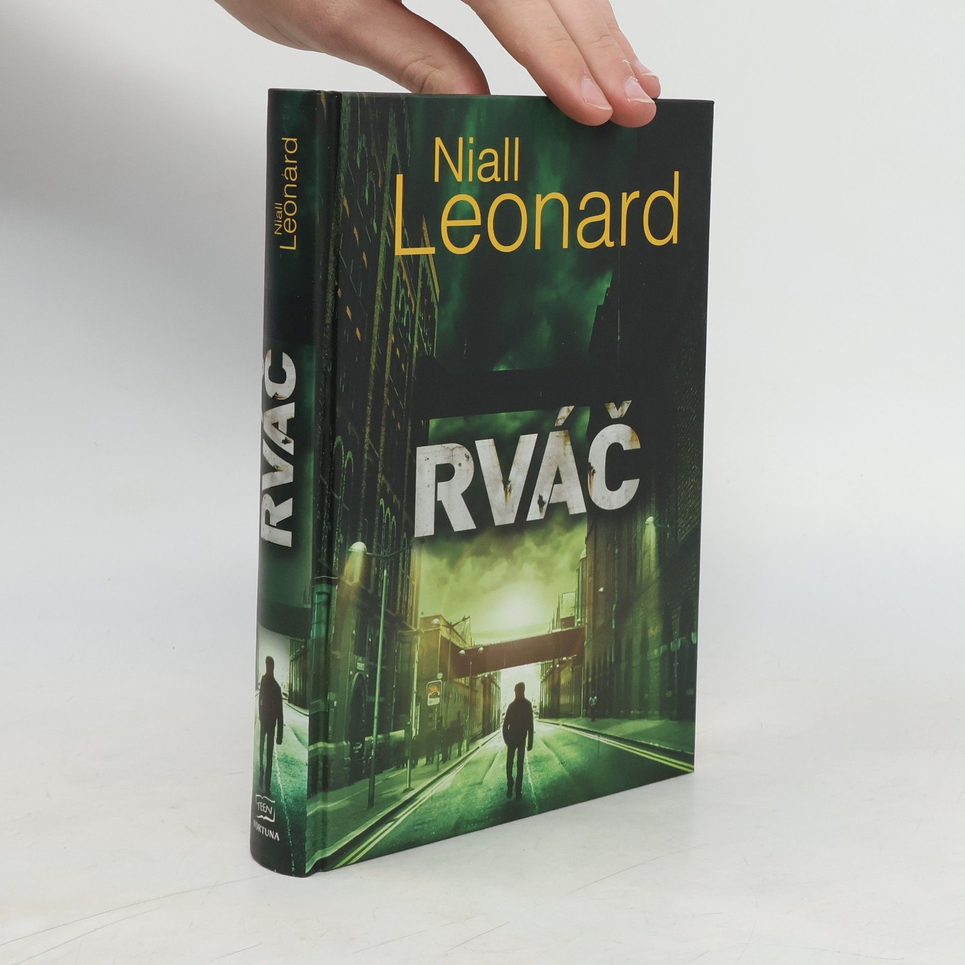 Niall Leonard Rváč