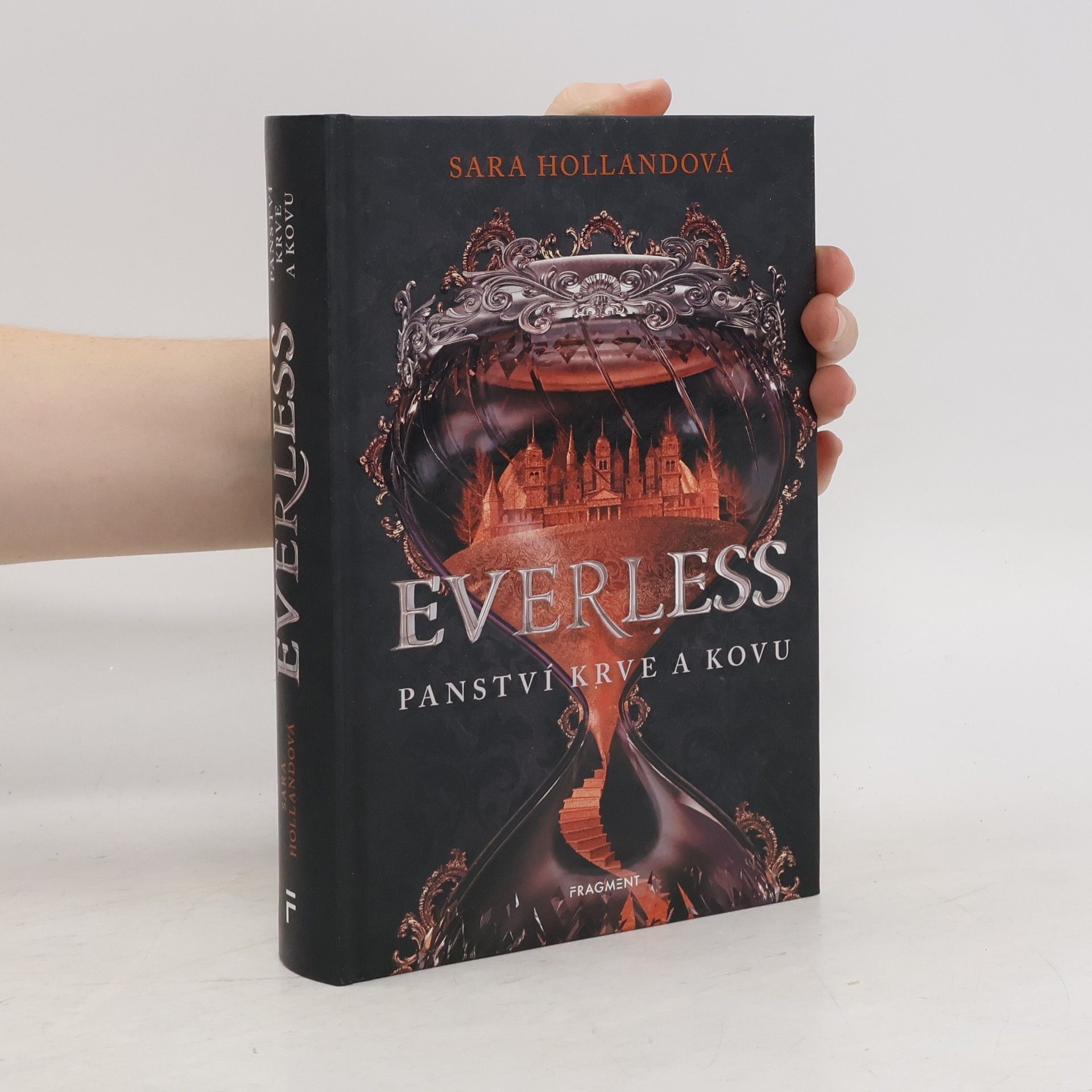 Sara Holland Everless: Panství krve a kovu