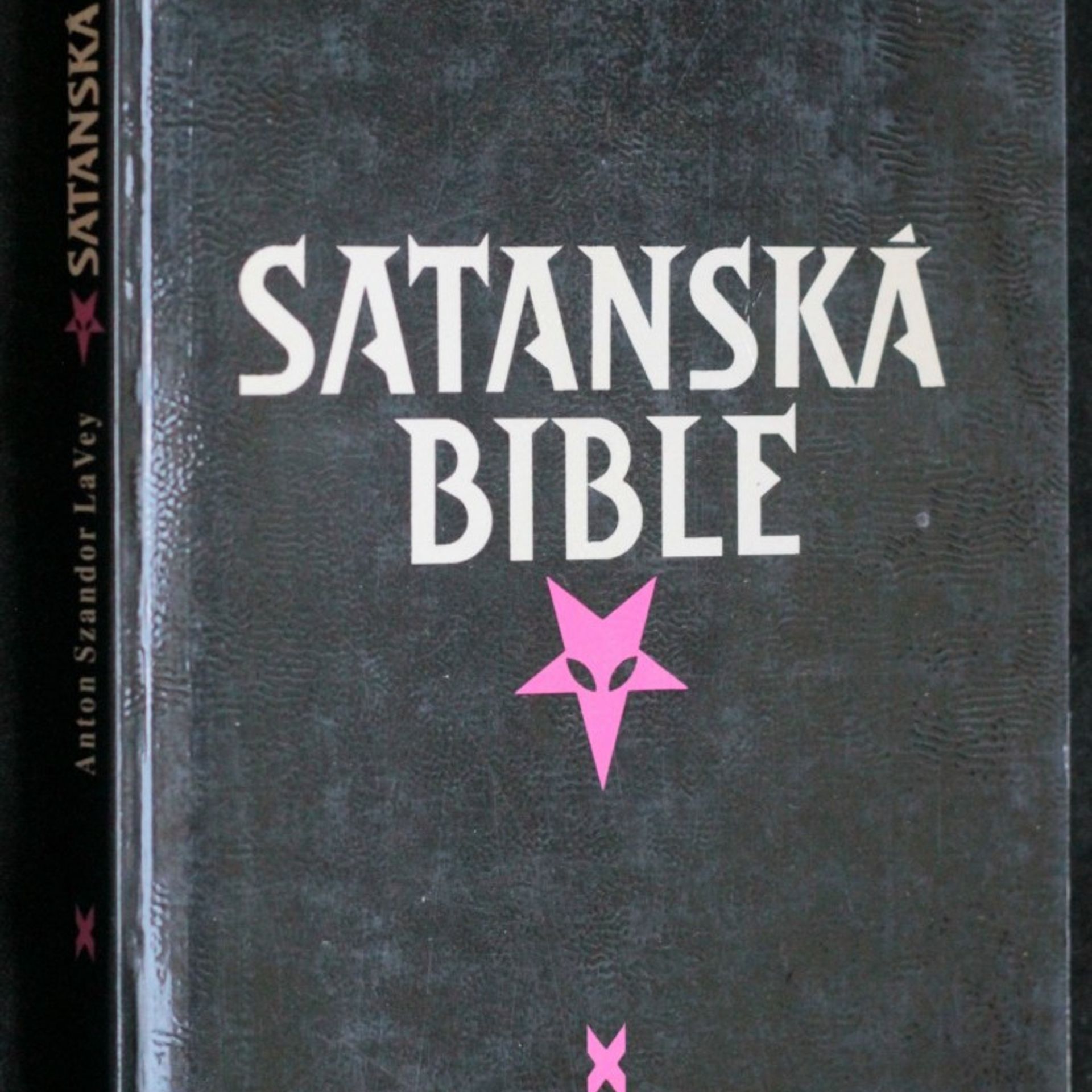 Anton Szandor La Vey Satanská bible
