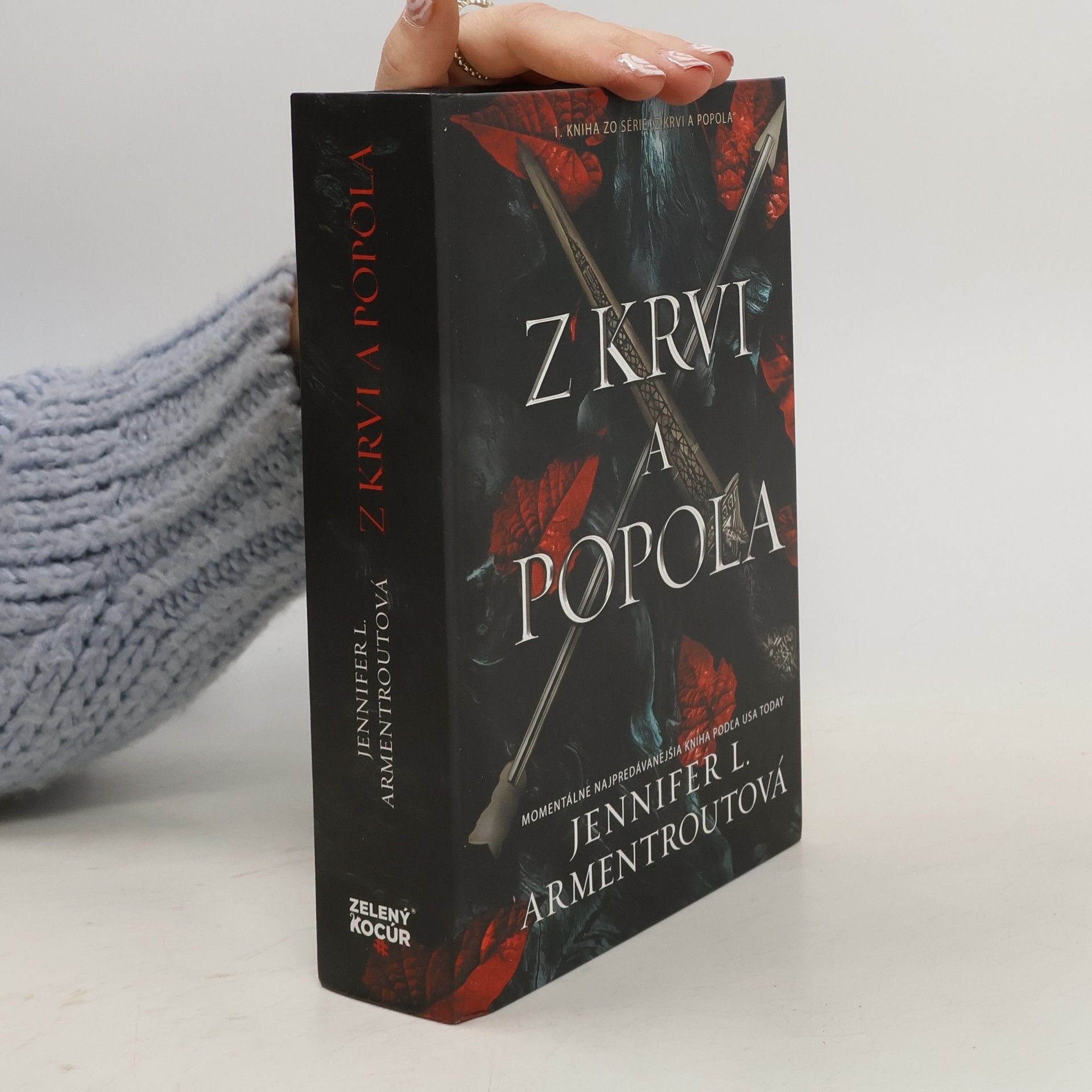 Jennifer L. Armentrout Z krvi popola