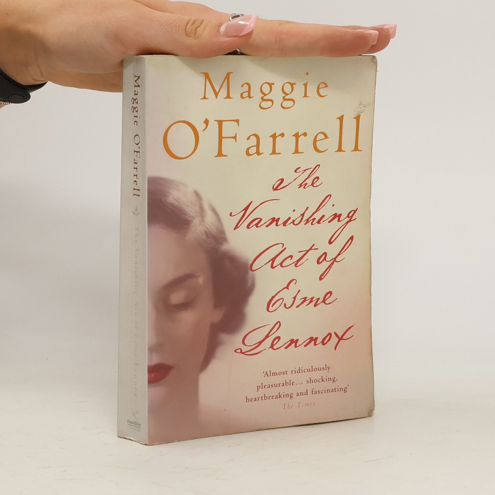 Maggie O. Farrell The Vanishing Act of Esme Lennox